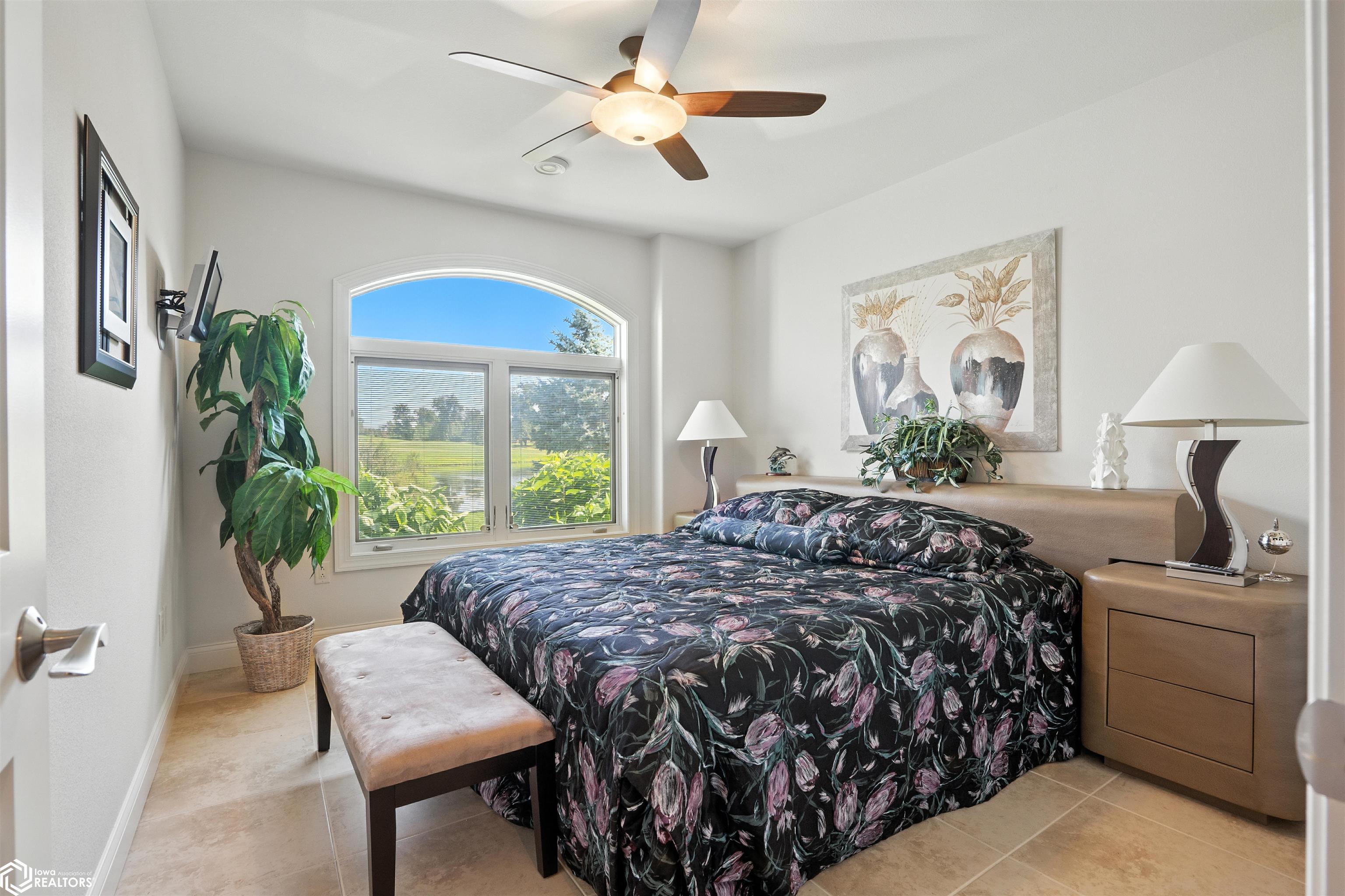 Burlington, Iowa, 52601, United States, 4 Bedrooms Bedrooms, ,5 BathroomsBathrooms,Residential,For Sale,1975547