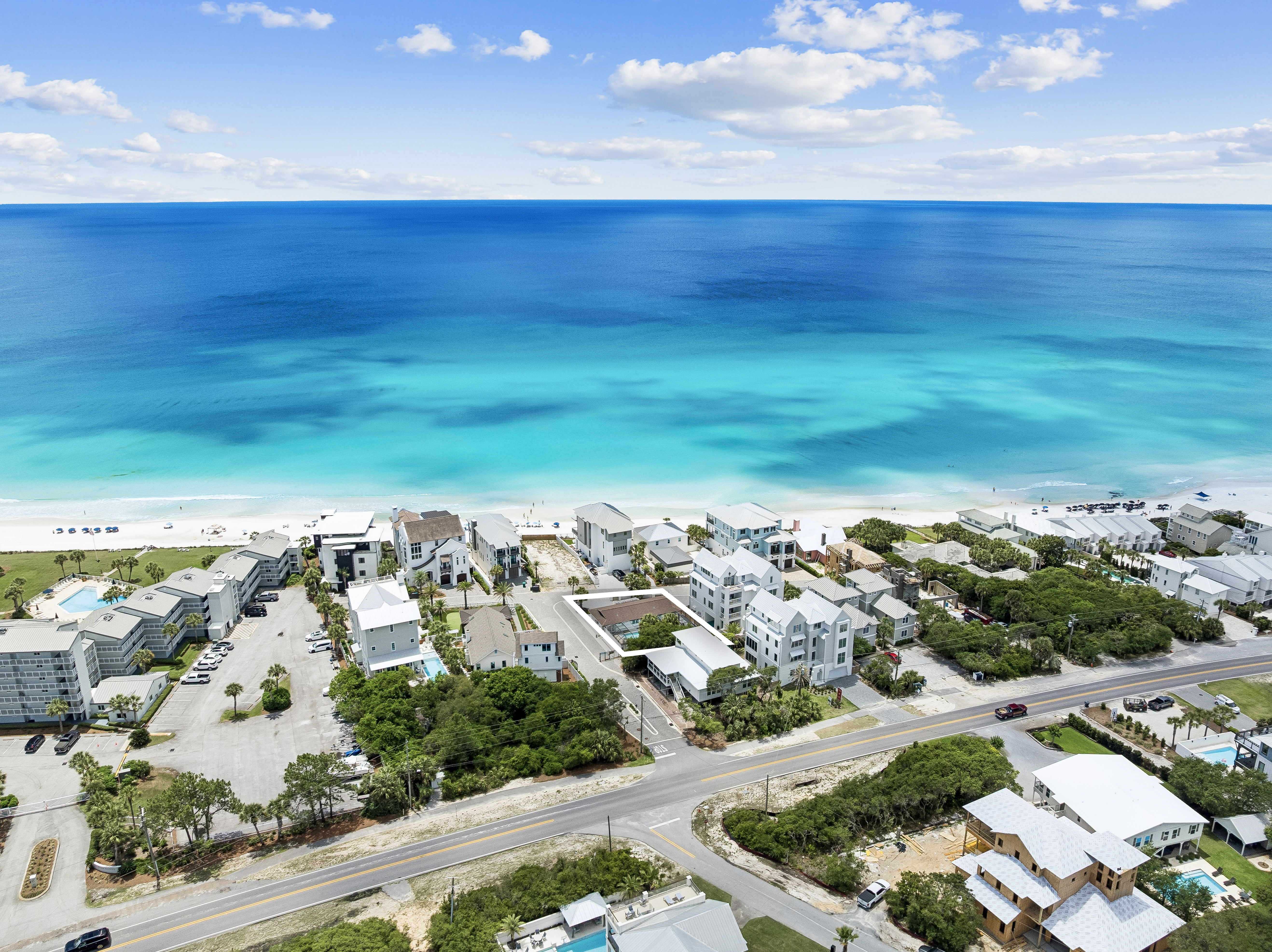  Corner-Lot Steps To Beach Access With Myriad Opportunities - 物件實景