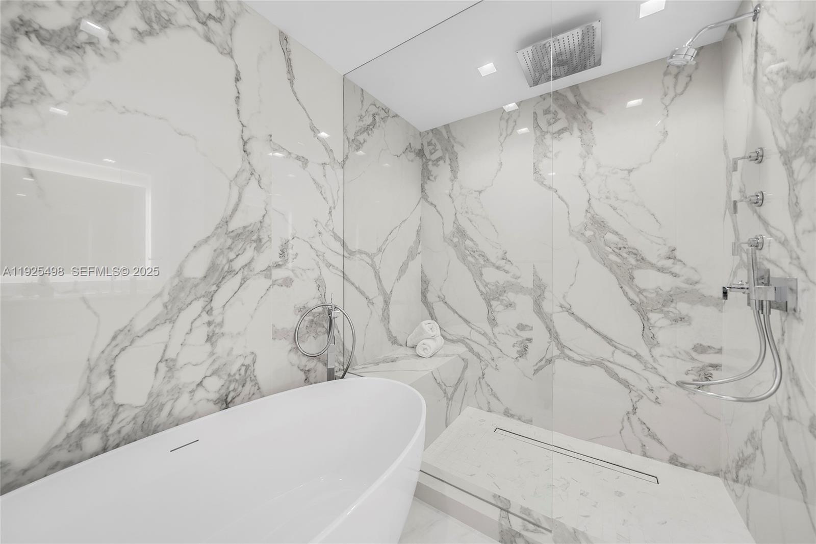 Miami Beach, Florida, 33139, United States, 3 Bedrooms Bedrooms, ,4 BathroomsBathrooms,Residential,For Sale,2003256