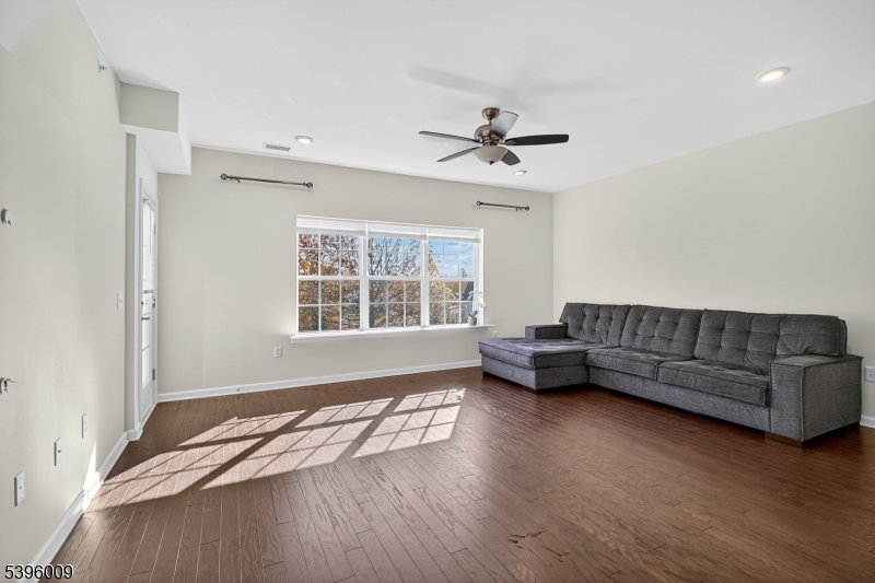 Sayreville Boro, New Jersey, 08859, United States, 2 Bedrooms Bedrooms, ,3 BathroomsBathrooms,Residential,For Sale,1989005