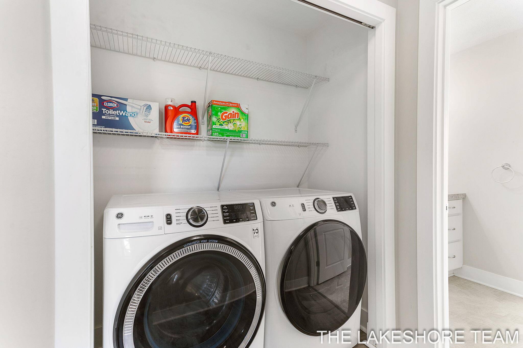 Holland, Michigan, 49424, United States, 5 Bedrooms Bedrooms, ,4 BathroomsBathrooms,Residential,For Sale,1973082