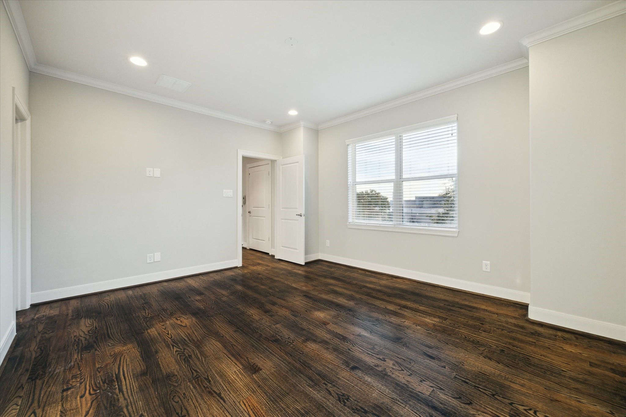  6008 Potomac Park Drive - 物件實景