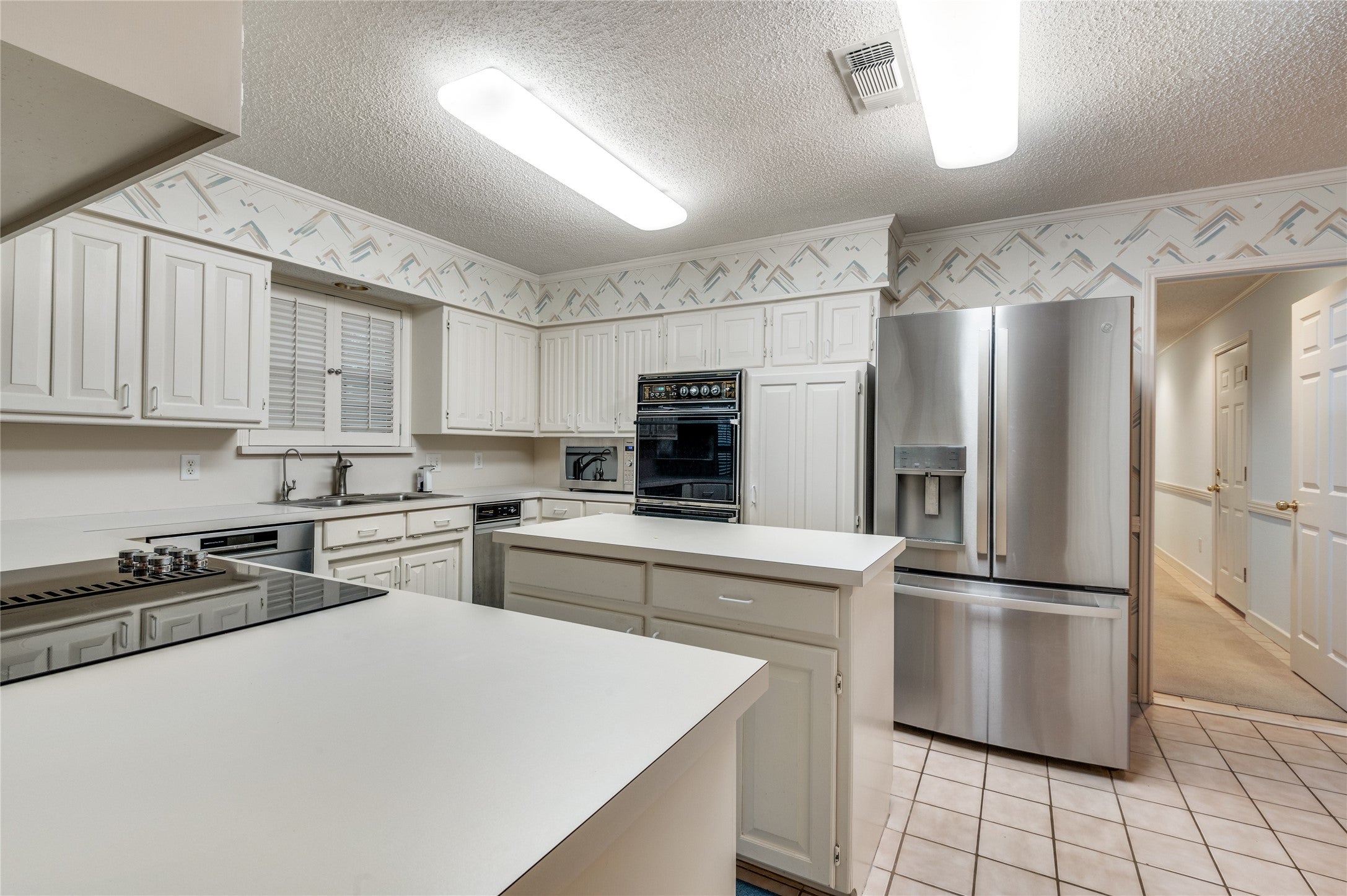 Bedford, Texas, 76021, United States, 5 Bedrooms Bedrooms, ,4 BathroomsBathrooms,Residential,For Sale,1976137