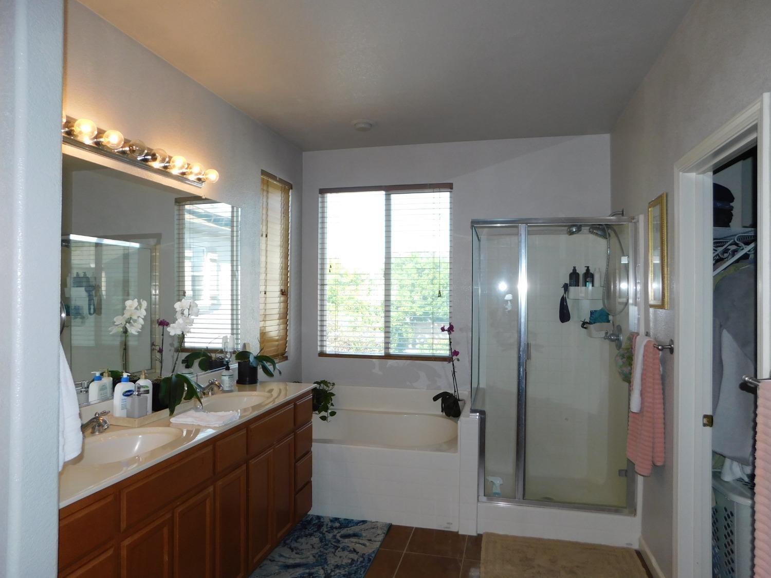 Stockton, California, 95205, United States, 5 Bedrooms Bedrooms, ,3 BathroomsBathrooms,Residential,For Sale,1935590
