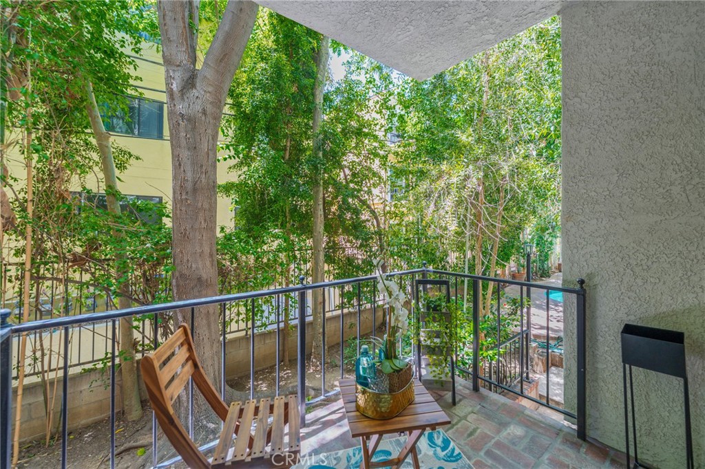 Los Angeles, California, 90024, United States, 2 Bedrooms Bedrooms, ,2 BathroomsBathrooms,Residential,For Sale,1828598