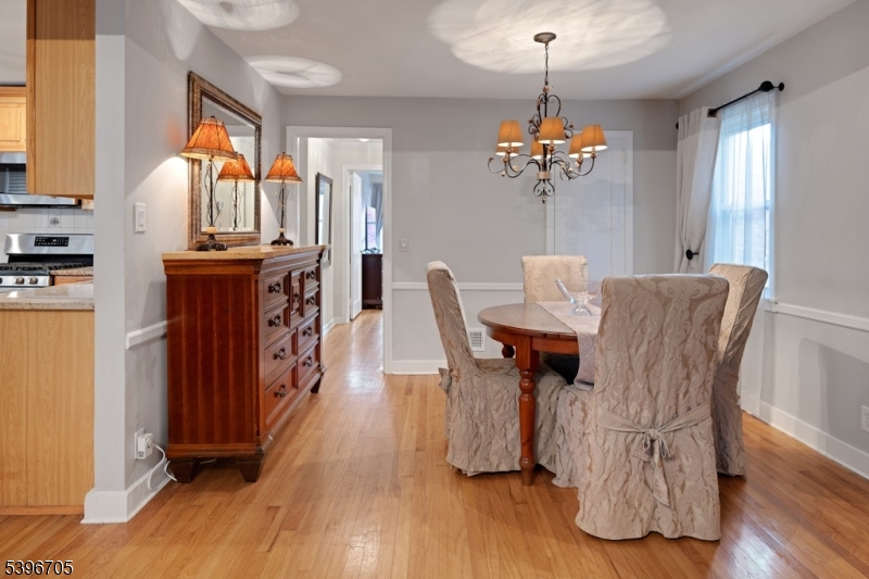 Mountain Lakes Boro, New Jersey, 07046, United States, 3 Bedrooms Bedrooms, ,2 BathroomsBathrooms,Residential,For Sale,1991088