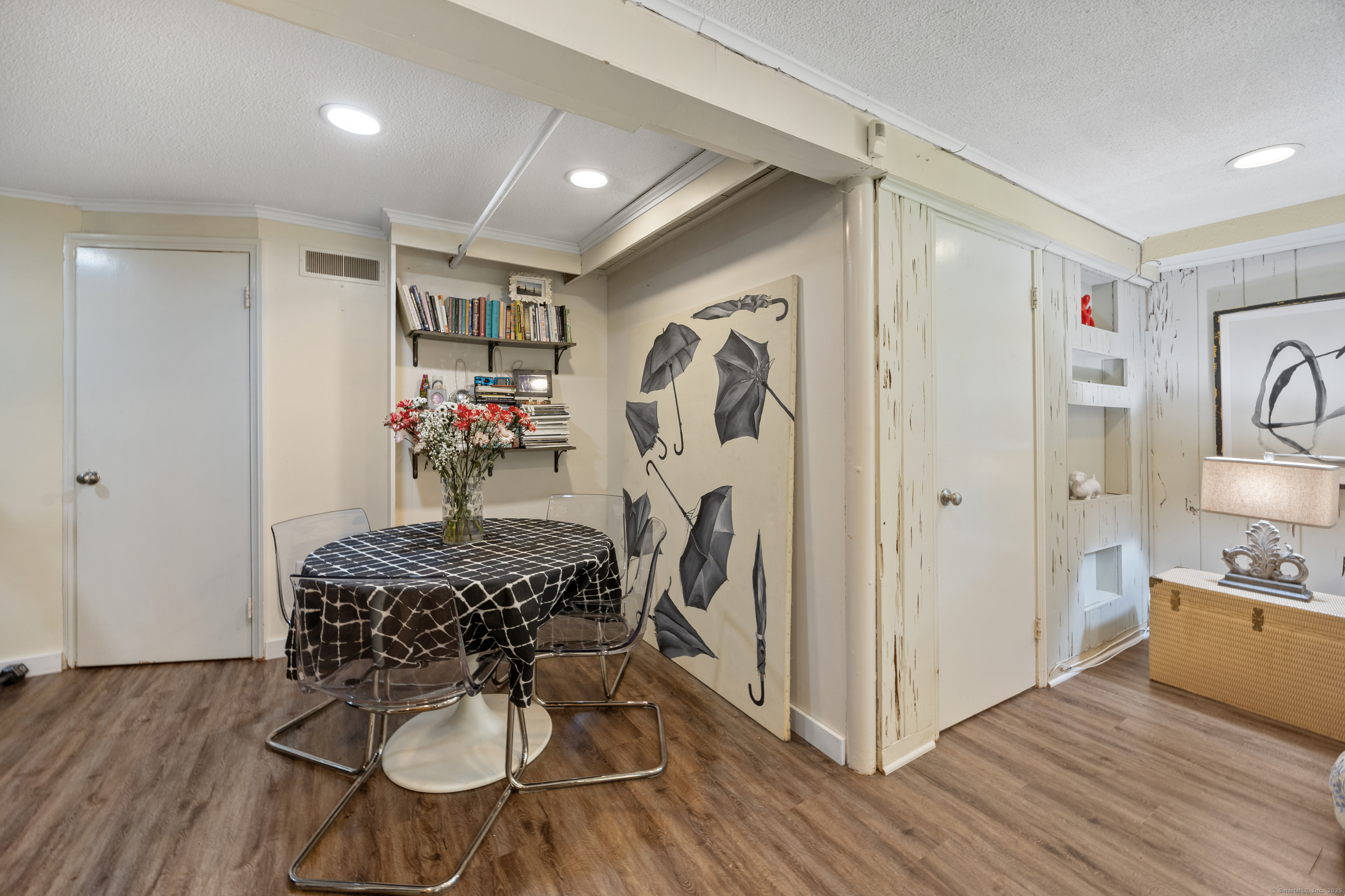 Woodbridge, Connecticut, 06525, United States, 3 Bedrooms Bedrooms, ,4 BathroomsBathrooms,Residential,For Sale,1912137