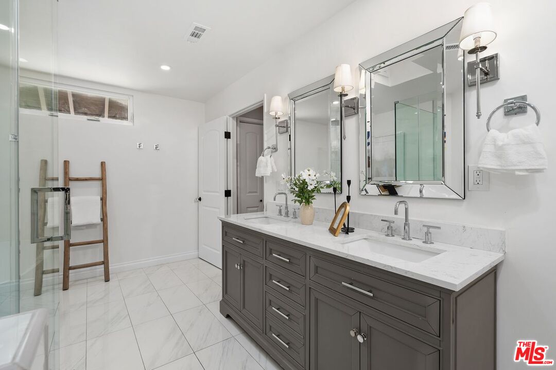 Los Angeles, California, 90077, United States, 3 Bedrooms Bedrooms, ,3 BathroomsBathrooms,Residential,For Sale,1933289