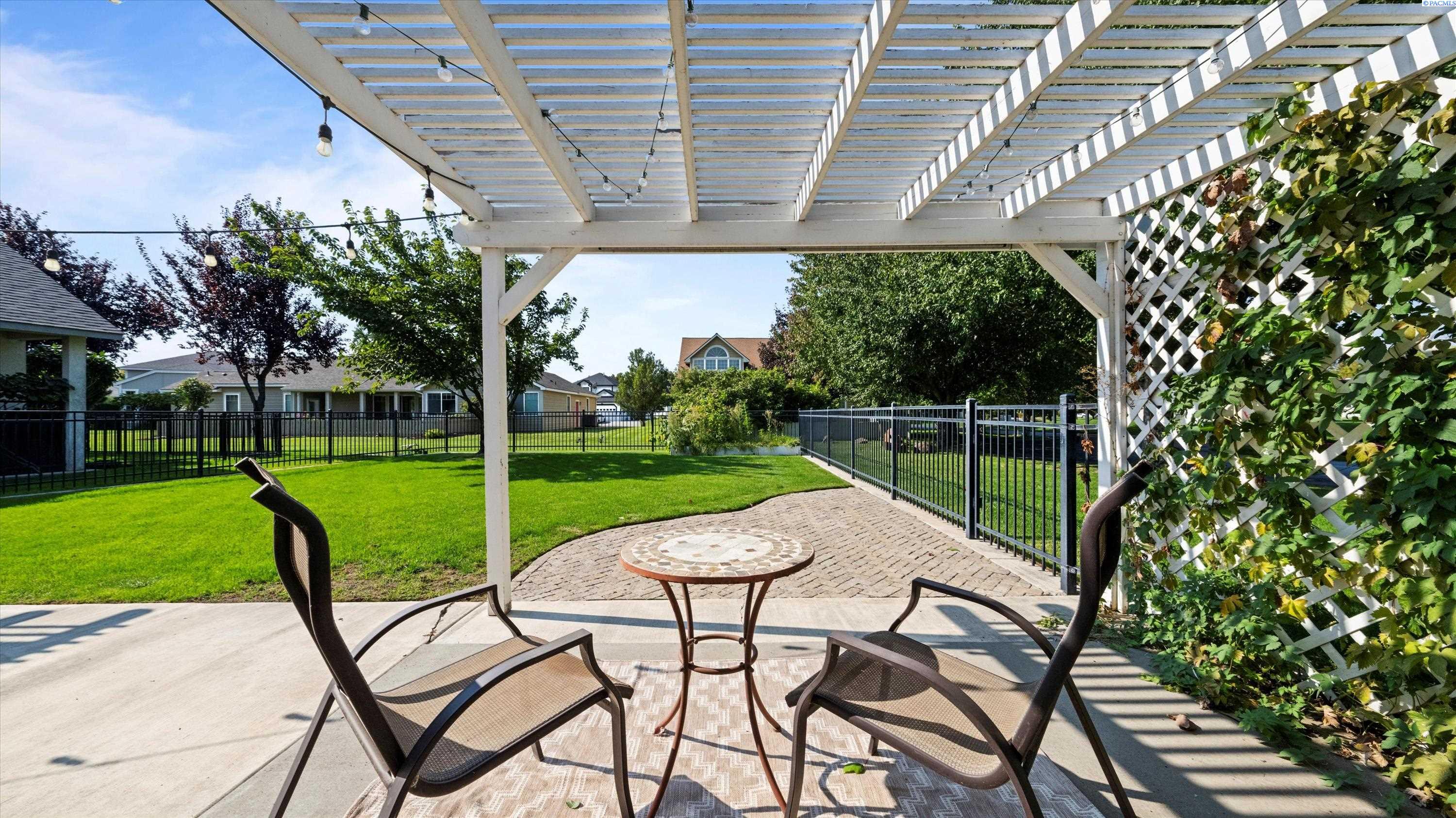 Pasco, Washington, 99301, United States, 4 Bedrooms Bedrooms, ,2 BathroomsBathrooms,Residential,For Sale,1956772