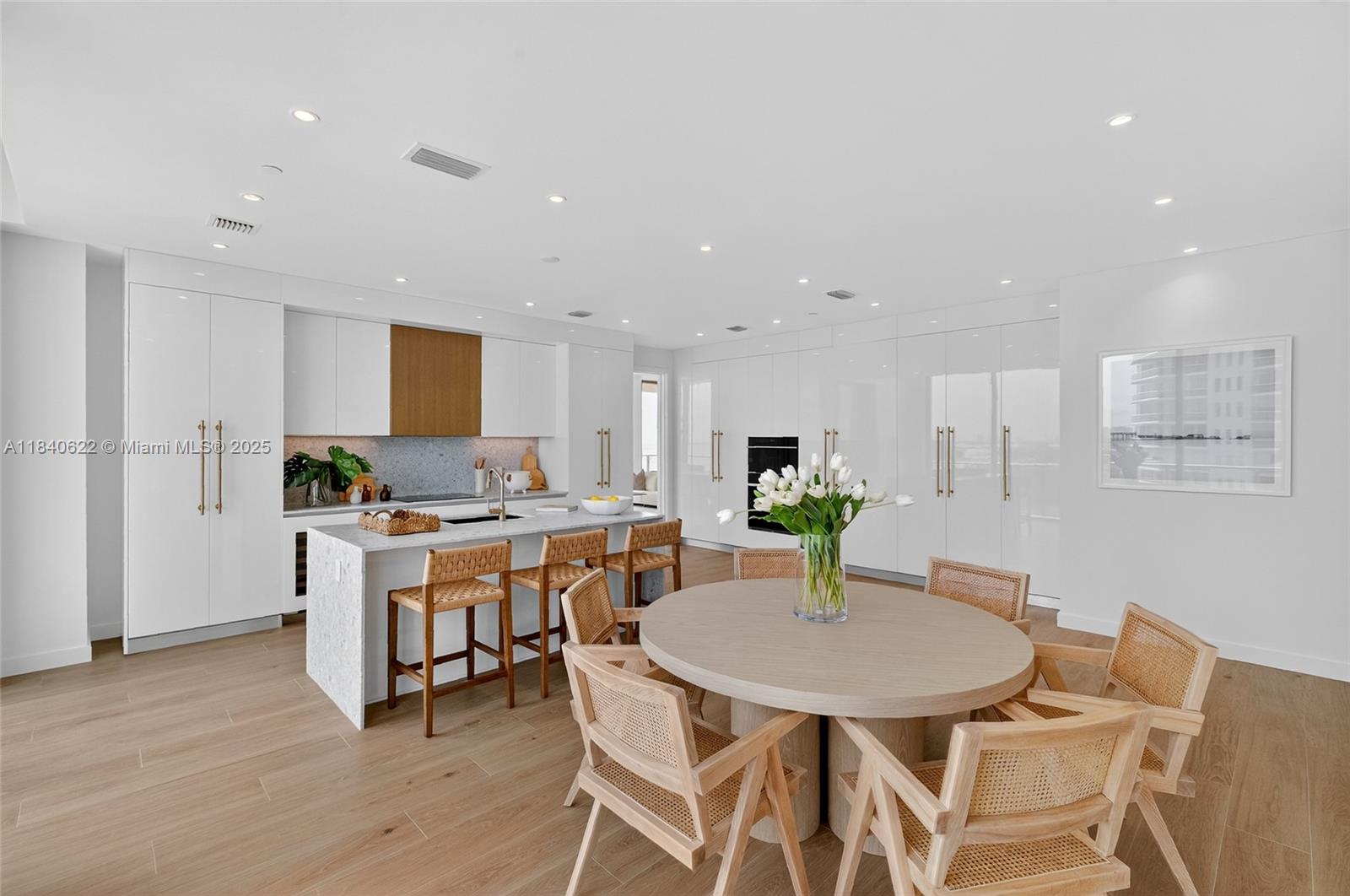 Miami, Florida, 33133, United States, 4 Bedrooms Bedrooms, ,4 BathroomsBathrooms,Residential,For Sale,1898315