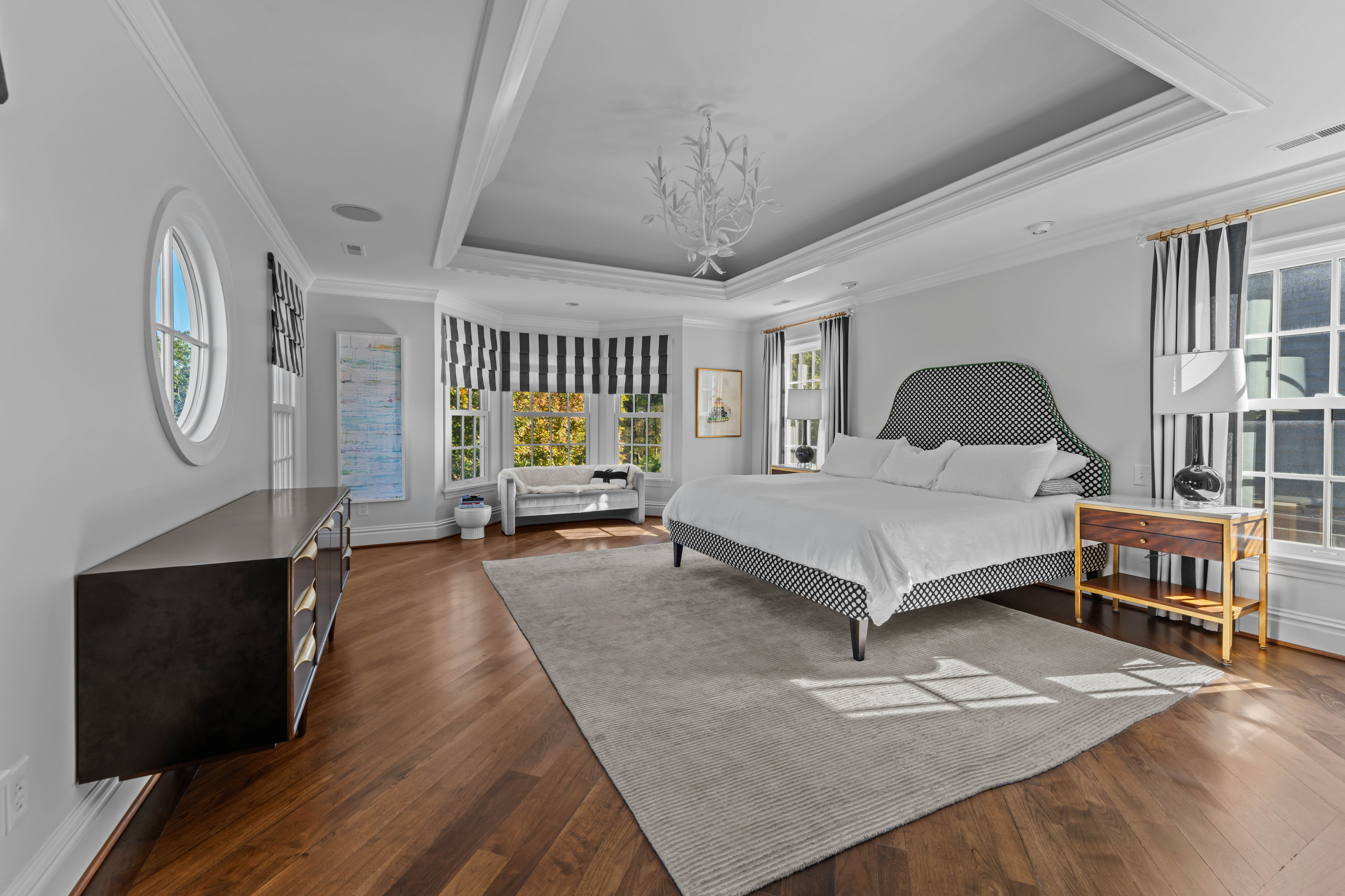  Stunning Private Estate Tucked Away on one of Ladue