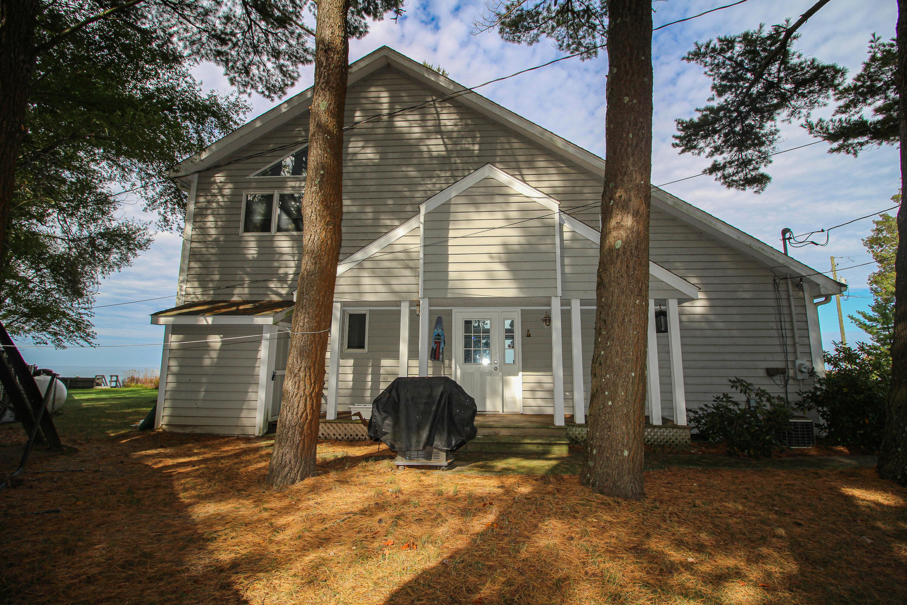 South Haven, Michigan, 49090, United States, 3 Bedrooms Bedrooms, ,4 BathroomsBathrooms,Residential,For Sale,1982825