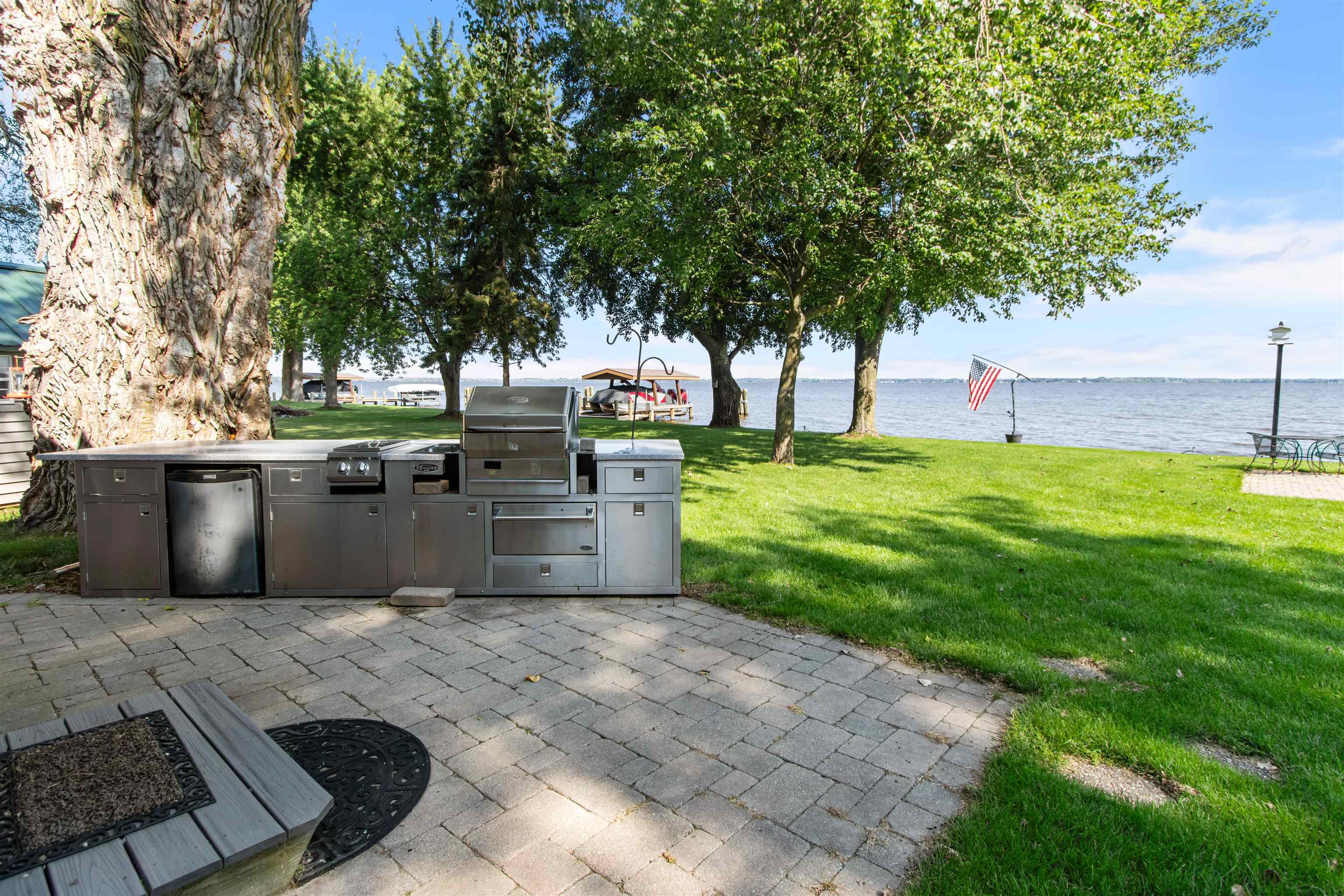 WINNECONNE, Wisconsin, 54986, United States, 2 Bedrooms Bedrooms, ,2 BathroomsBathrooms,Residential,For Sale,1926220