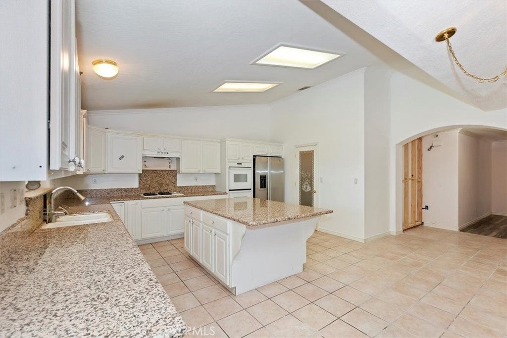 Apple Valley, California, 92308, United States, 7 Bedrooms Bedrooms, ,4 BathroomsBathrooms,Residential,For Sale,1794174