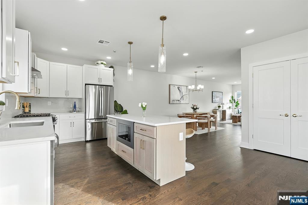 North Arlington, New Jersey, 07031, United States, 2 Bedrooms Bedrooms, ,2 BathroomsBathrooms,Residential,For Sale,2009077