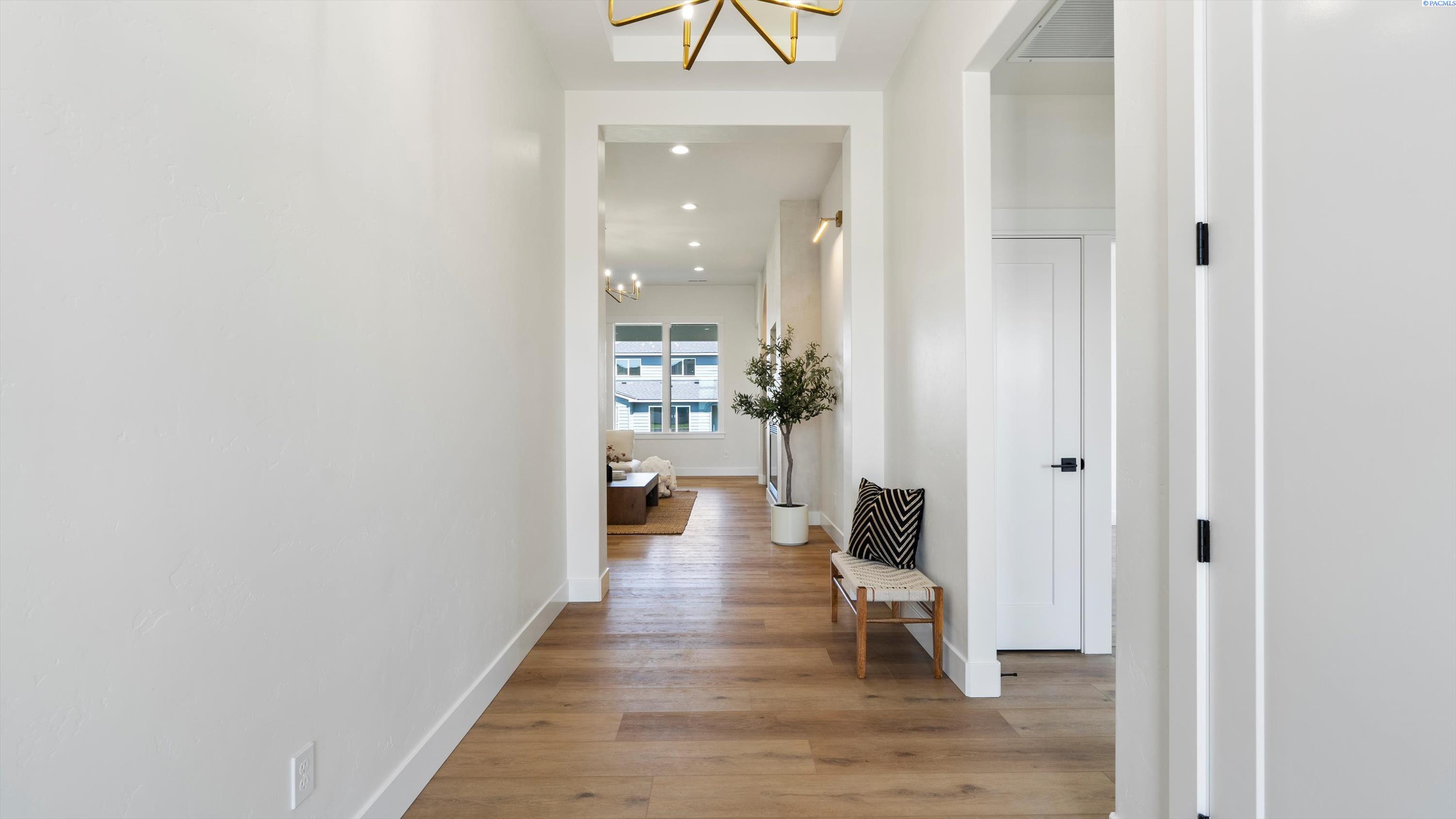 Richland, Washington, 99352, United States, 4 Bedrooms Bedrooms, ,3 BathroomsBathrooms,Residential,For Sale,1996125