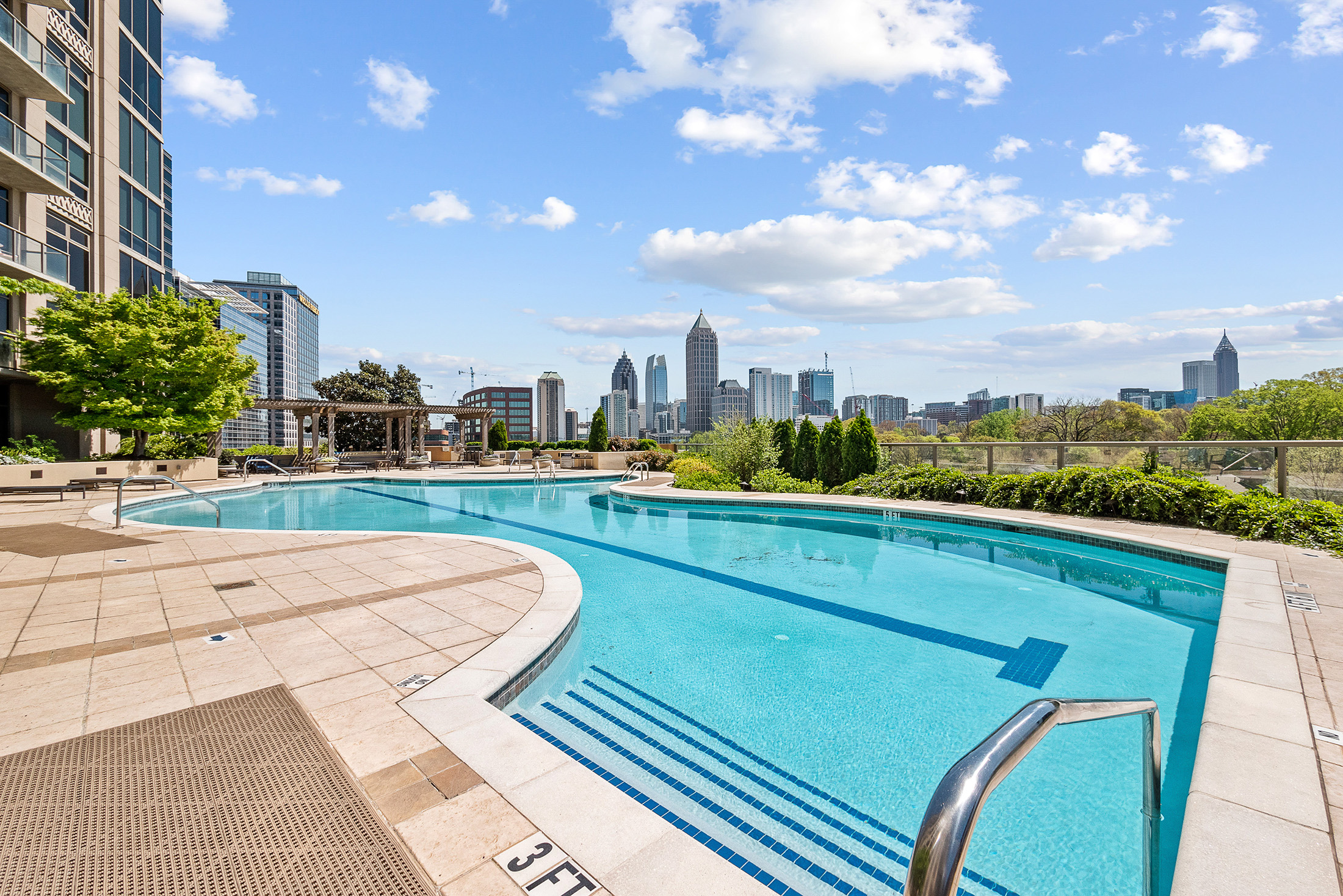  Luxury High-rise Living on the 32nd Floor with Breathtaking Skyline Views - 物件實景