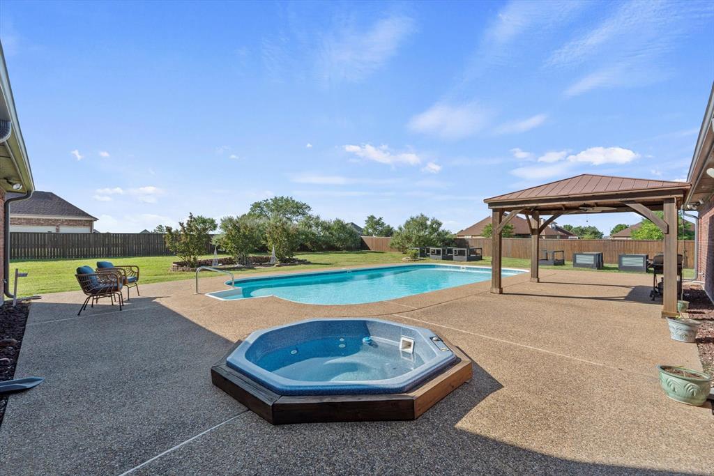 Terrell, Texas, 75160, United States, 4 Bedrooms Bedrooms, ,5 BathroomsBathrooms,Residential,For Sale,1827226