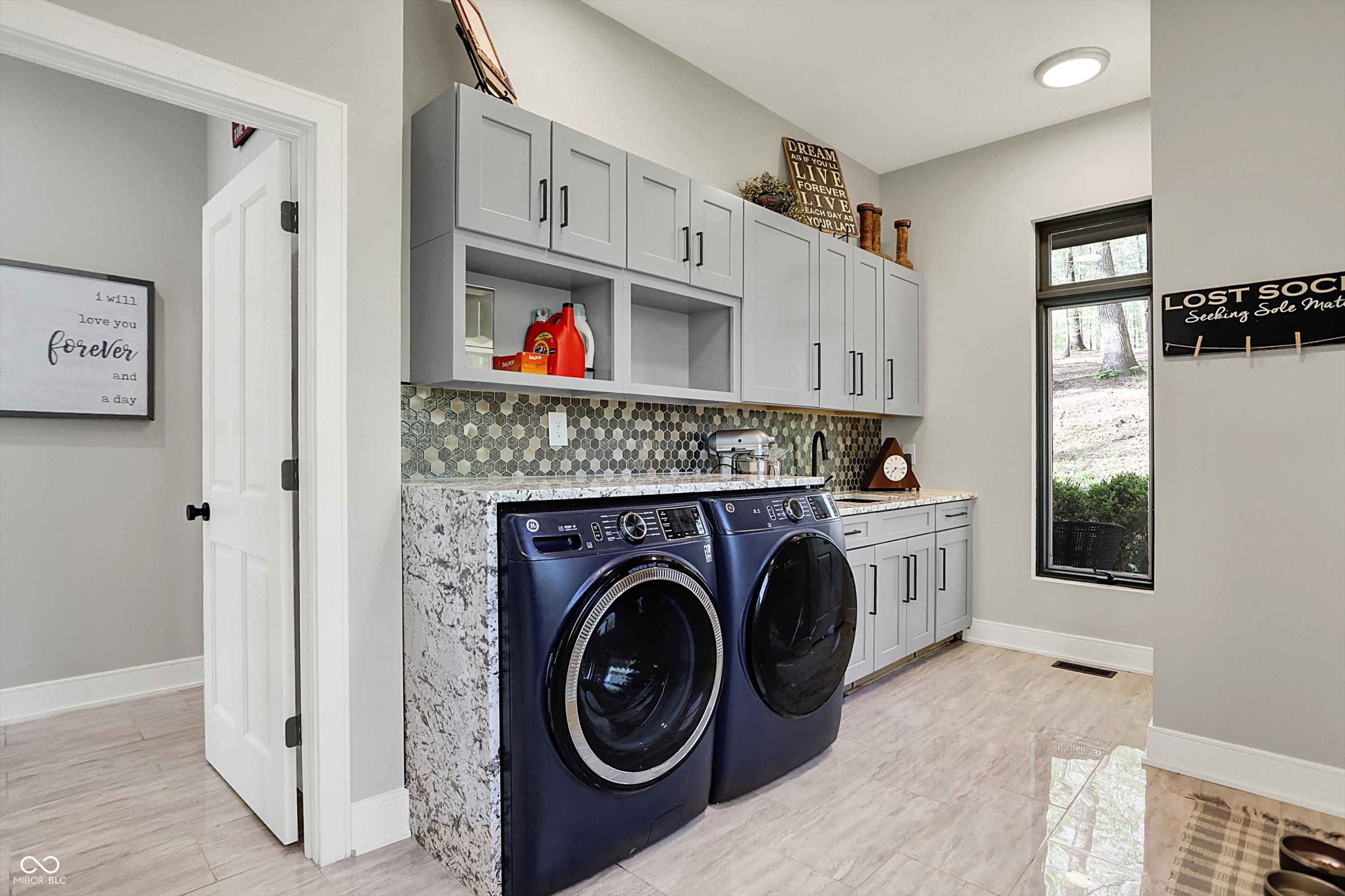 Trafalgar, Indiana, 46181, United States, 4 Bedrooms Bedrooms, ,4 BathroomsBathrooms,Residential,For Sale,1981773