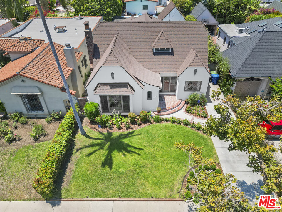 Los Angeles, California, 90036, United States, 3 Bedrooms Bedrooms, ,3 BathroomsBathrooms,Residential,For Sale,1896825