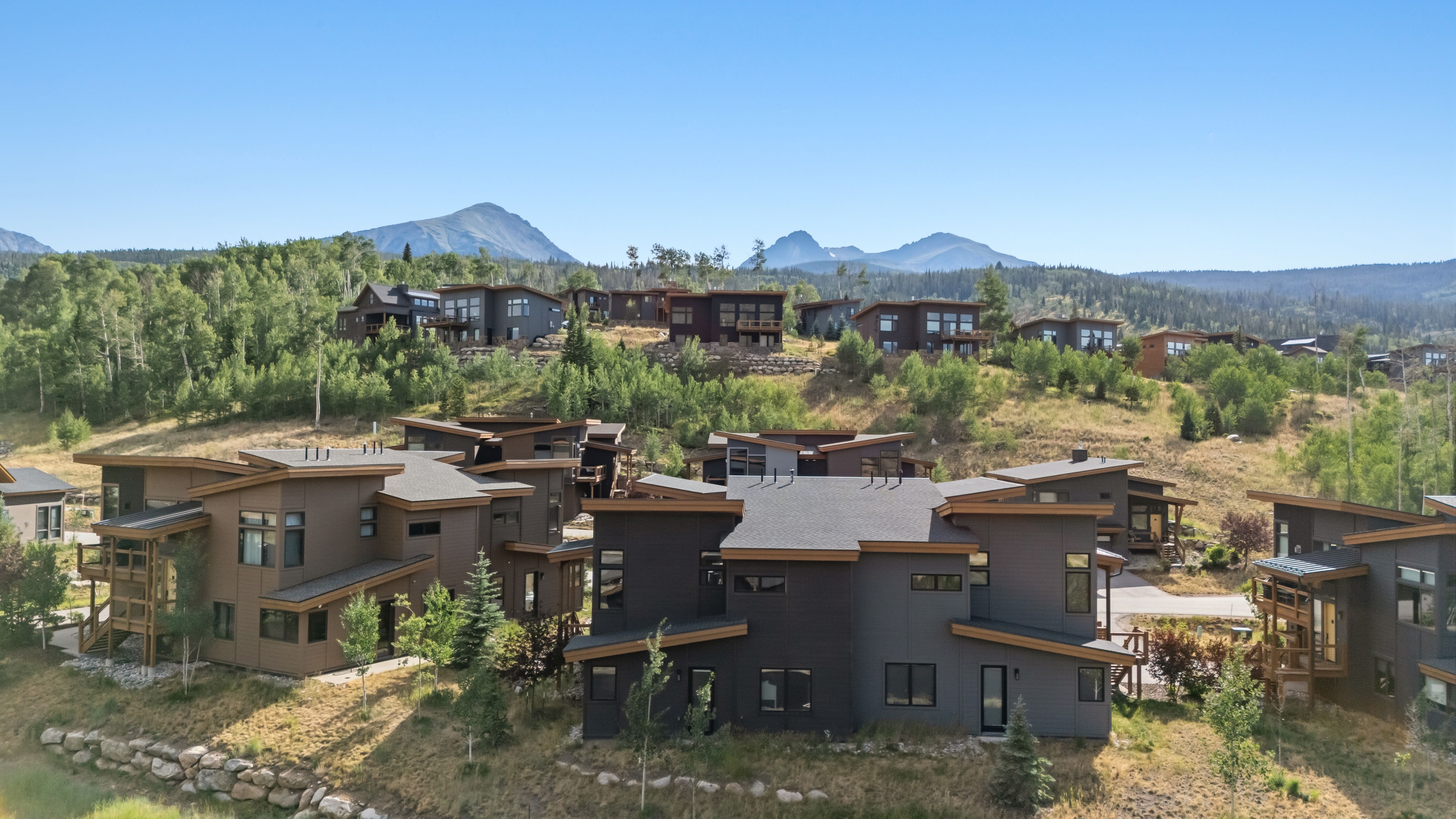  Beautifully Furnished Duplex in Highly Sought After Summit Sky Ranch Community - 物件實景