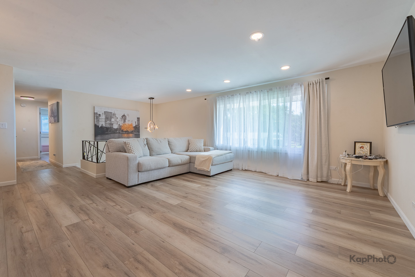 Schaumburg, Illinois, 60193, United States, 4 Bedrooms Bedrooms, ,3 BathroomsBathrooms,Residential,For Sale,1983242