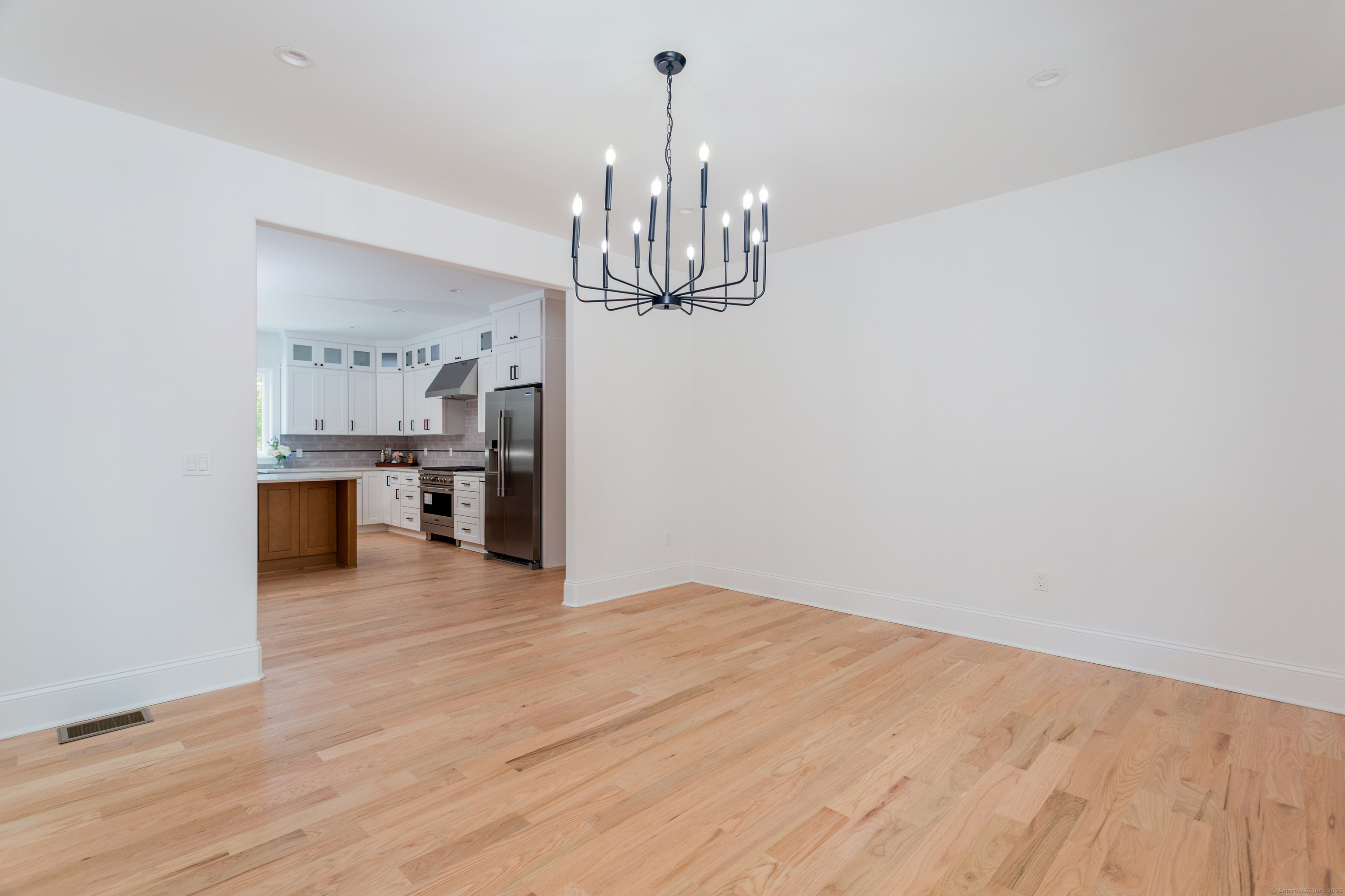 Stratford, Connecticut, 06614, United States, 4 Bedrooms Bedrooms, ,3 BathroomsBathrooms,Residential,For Sale,1987669