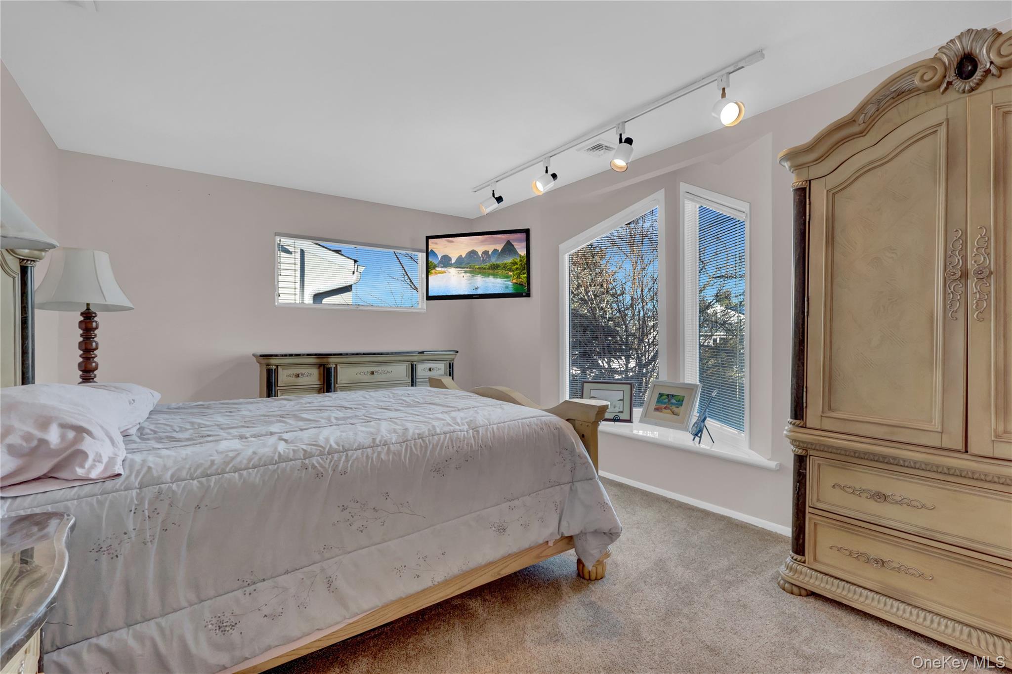 Bellmore, New York, 11710, United States, 4 Bedrooms Bedrooms, ,3 BathroomsBathrooms,Residential,For Sale,2013252