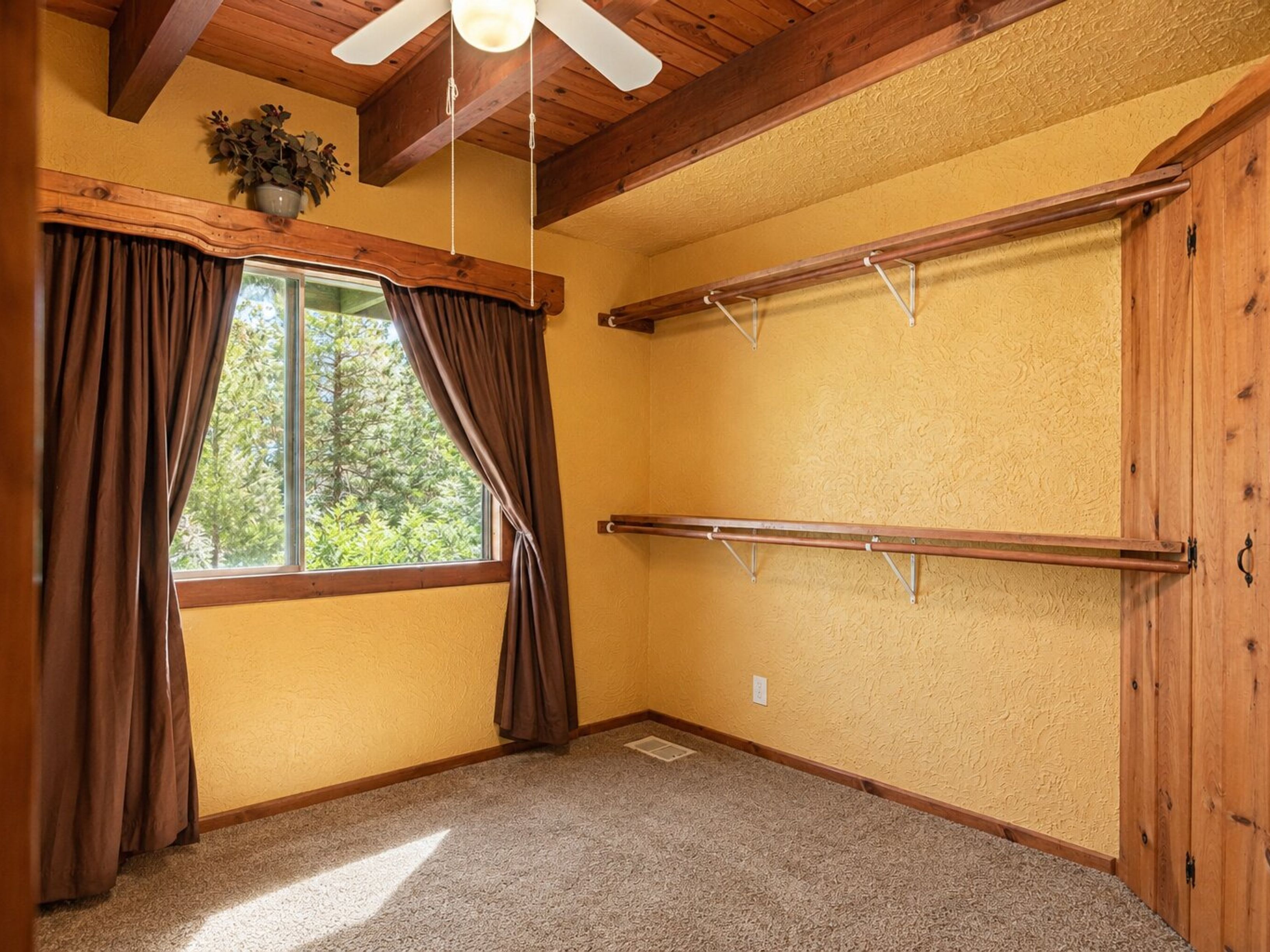  24244 Altdorf Drive, Crestline, CA 92325 - 物件實景