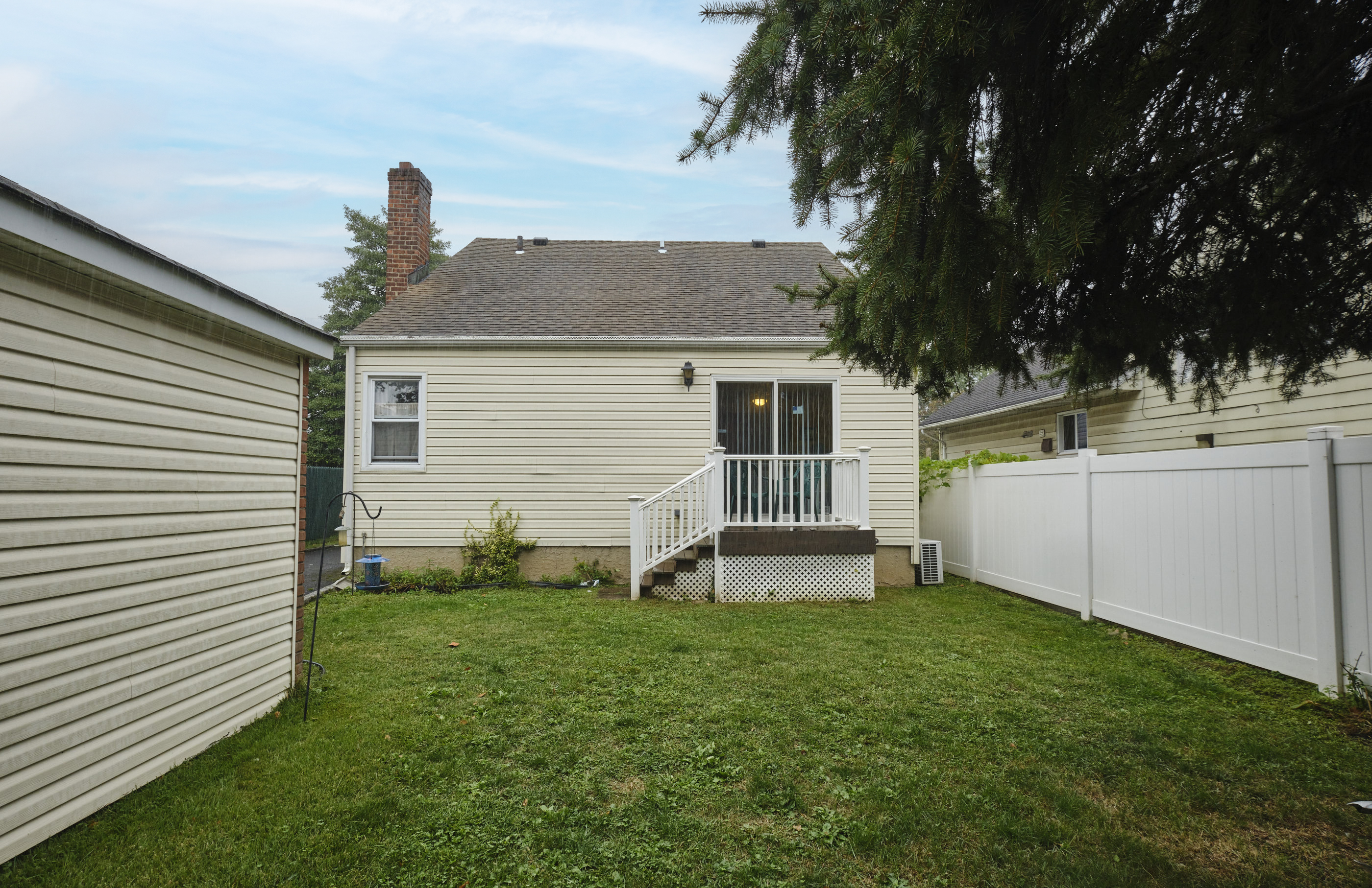 New Hyde Park, New York, 11040, United States, 4 Bedrooms Bedrooms, ,3 BathroomsBathrooms,Residential,For Sale,1977878