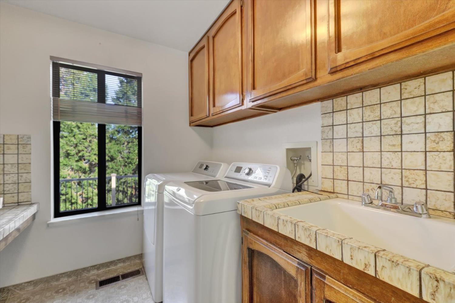 Grass Valley, California, 95949, United States, 3 Bedrooms Bedrooms, ,3 BathroomsBathrooms,Residential,For Sale,1990483