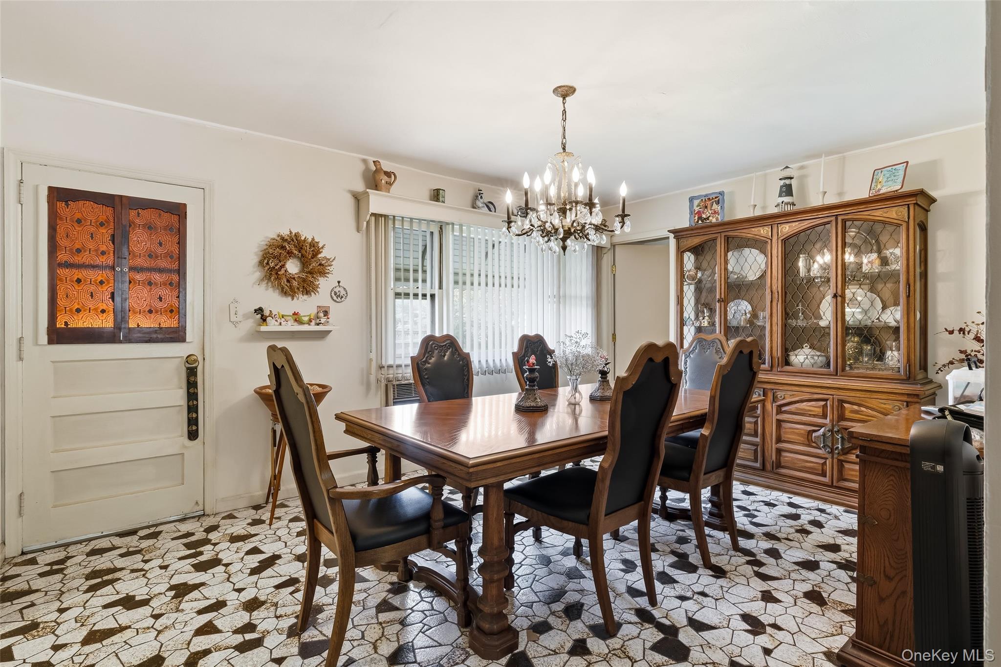 Seaford, New York, 11783, United States, 3 Bedrooms Bedrooms, ,2 BathroomsBathrooms,Residential,For Sale,2048212