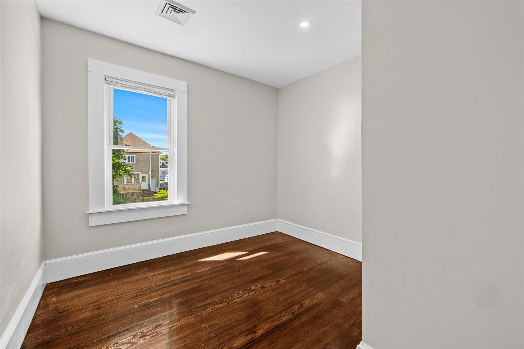  96-98 Clara St, New Bedford, MA, 02744 - 物件實景