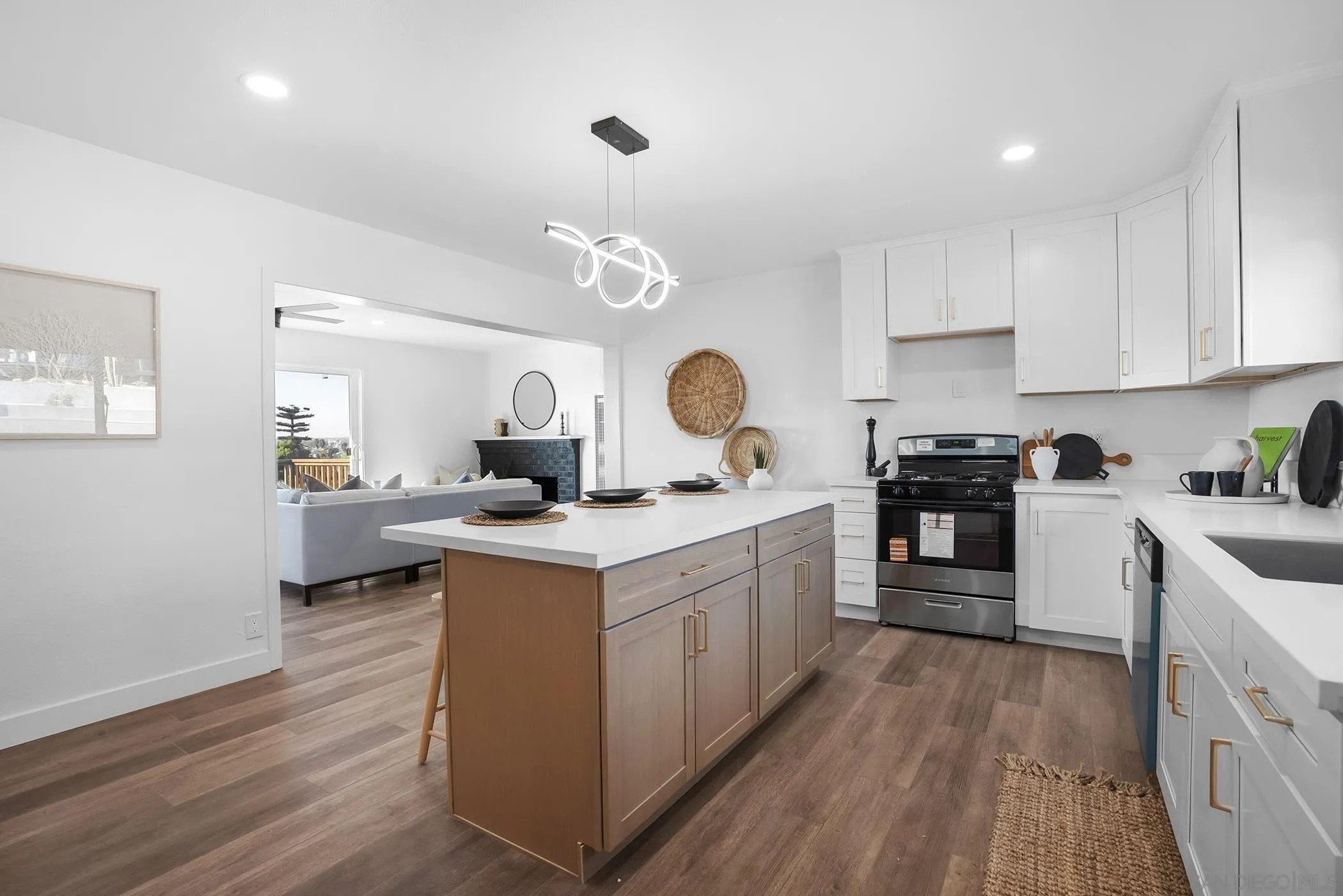 San Diego, California, 92114, United States, 3 Bedrooms Bedrooms, ,2 BathroomsBathrooms,Residential,For Sale,1991902