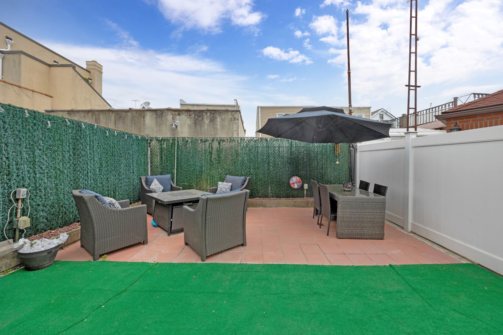 Middle Village, New York, 11379, United States, 4 Bedrooms Bedrooms, ,3 BathroomsBathrooms,Residential,For Sale,1827631