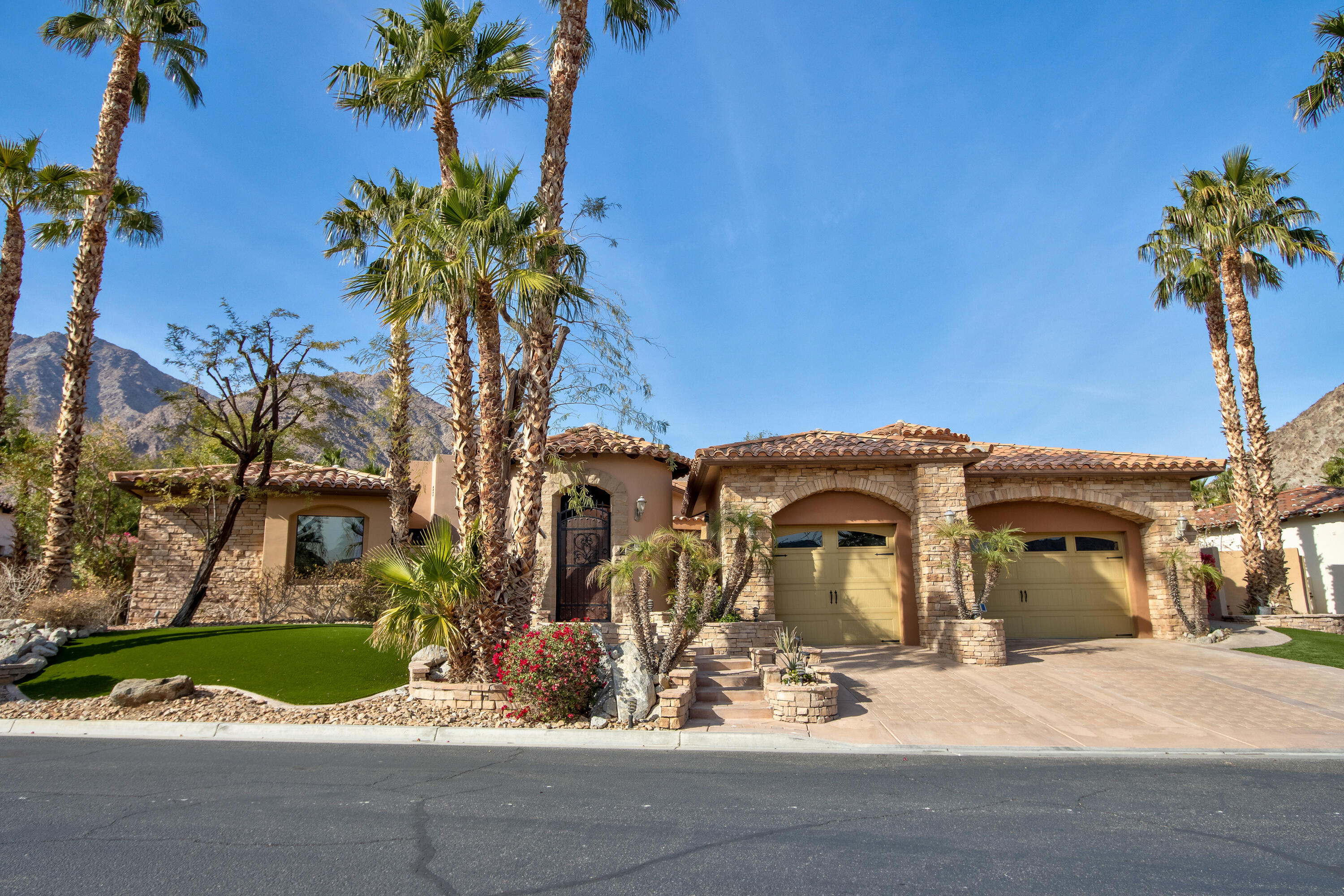 La Quinta, California, 92253, United States, 4 Bedrooms Bedrooms, ,4 BathroomsBathrooms,Residential,For Sale,1940947