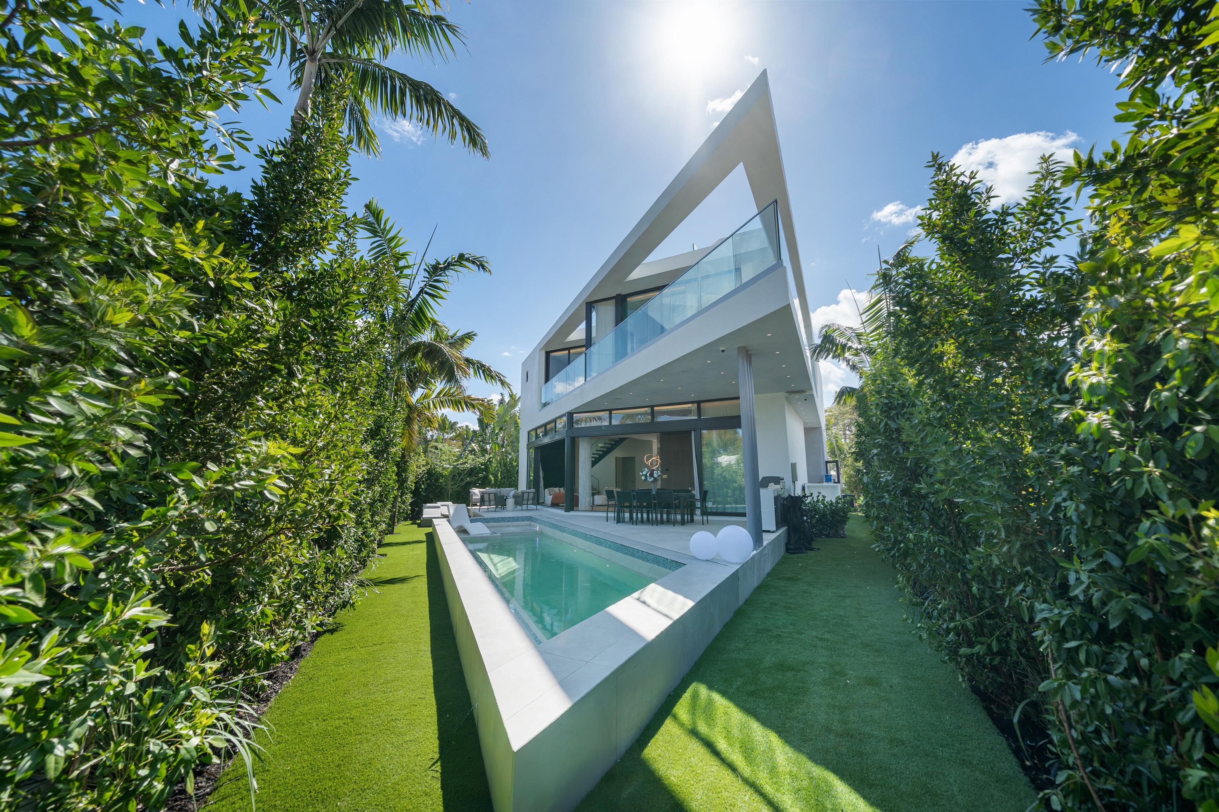  1045 W 47th Ct, Miami Beach, FL, 33140 - 物件實景