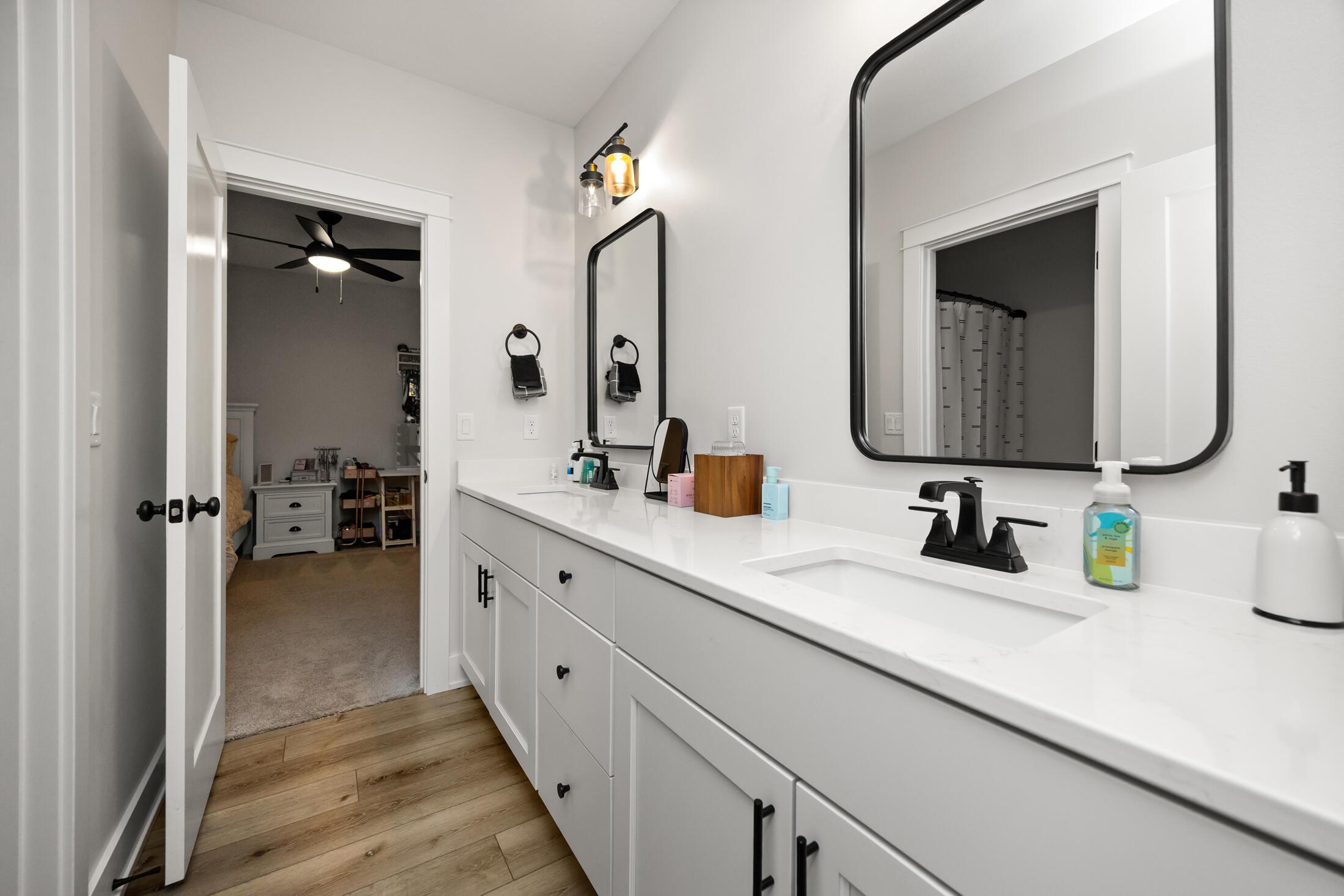 Madrid, Iowa, 50156, United States, 6 Bedrooms Bedrooms, ,5 BathroomsBathrooms,Residential,For Sale,2005083