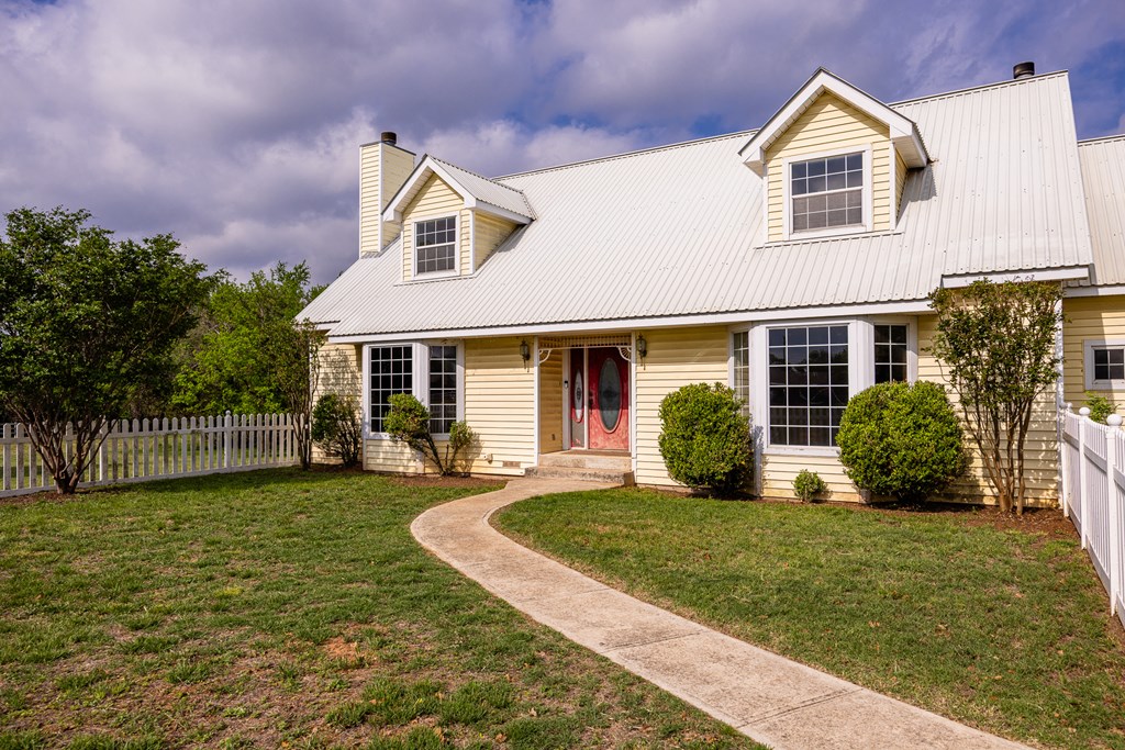 Fredericksburg, Texas, 78624, United States, 3 Bedrooms Bedrooms, ,2 BathroomsBathrooms,Residential,For Sale,1977273