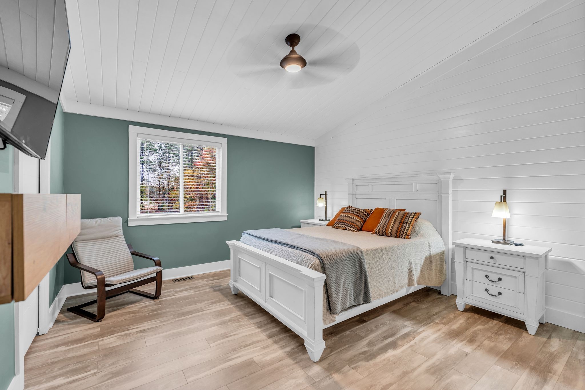 Lawrenceburg, Tennessee, 38464, United States, 3 Bedrooms Bedrooms, ,2 BathroomsBathrooms,Residential,For Sale,1988377