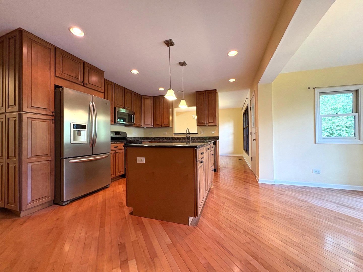 Naperville, Illinois, 60563, United States, 4 Bedrooms Bedrooms, ,3 BathroomsBathrooms,Residential,For Sale,1961191