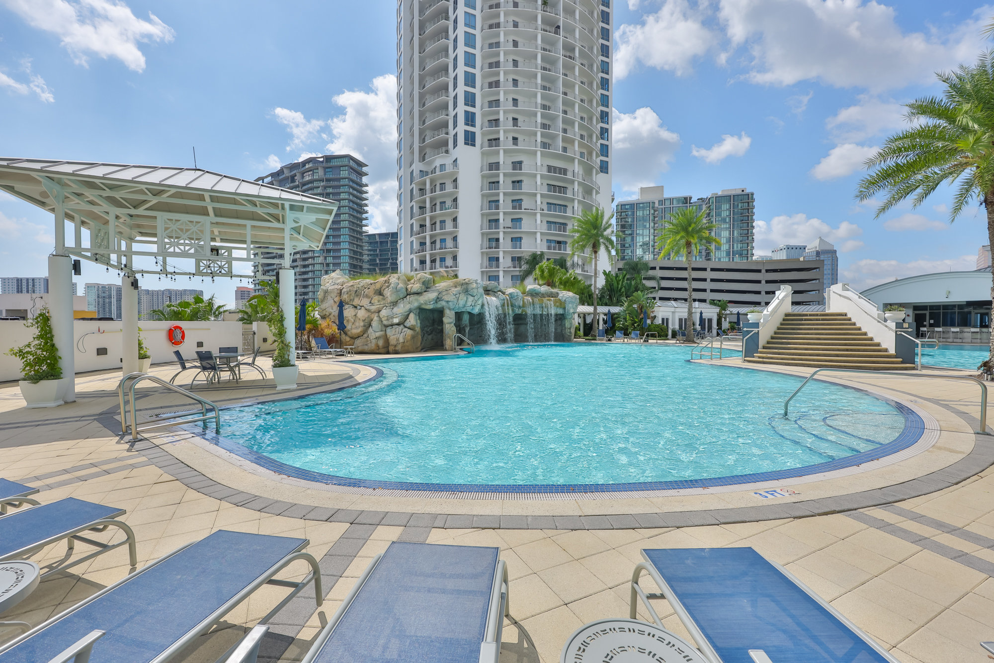 Tampa, Florida, 33602, United States, 3 Bedrooms Bedrooms, ,3 BathroomsBathrooms,Residential,For Sale,1982527