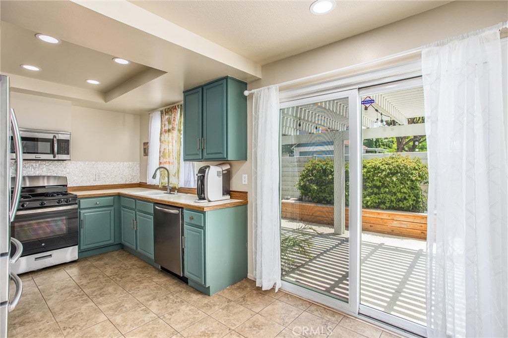 Redlands, California, 92374, United States, 3 Bedrooms Bedrooms, ,2 BathroomsBathrooms,Residential,For Sale,1936879