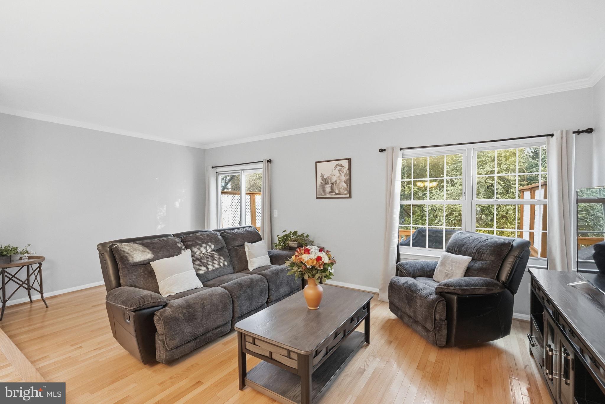 Fairfax, Virginia, 22033, United States, 2 Bedrooms Bedrooms, ,4 BathroomsBathrooms,Residential,For Sale,2001476