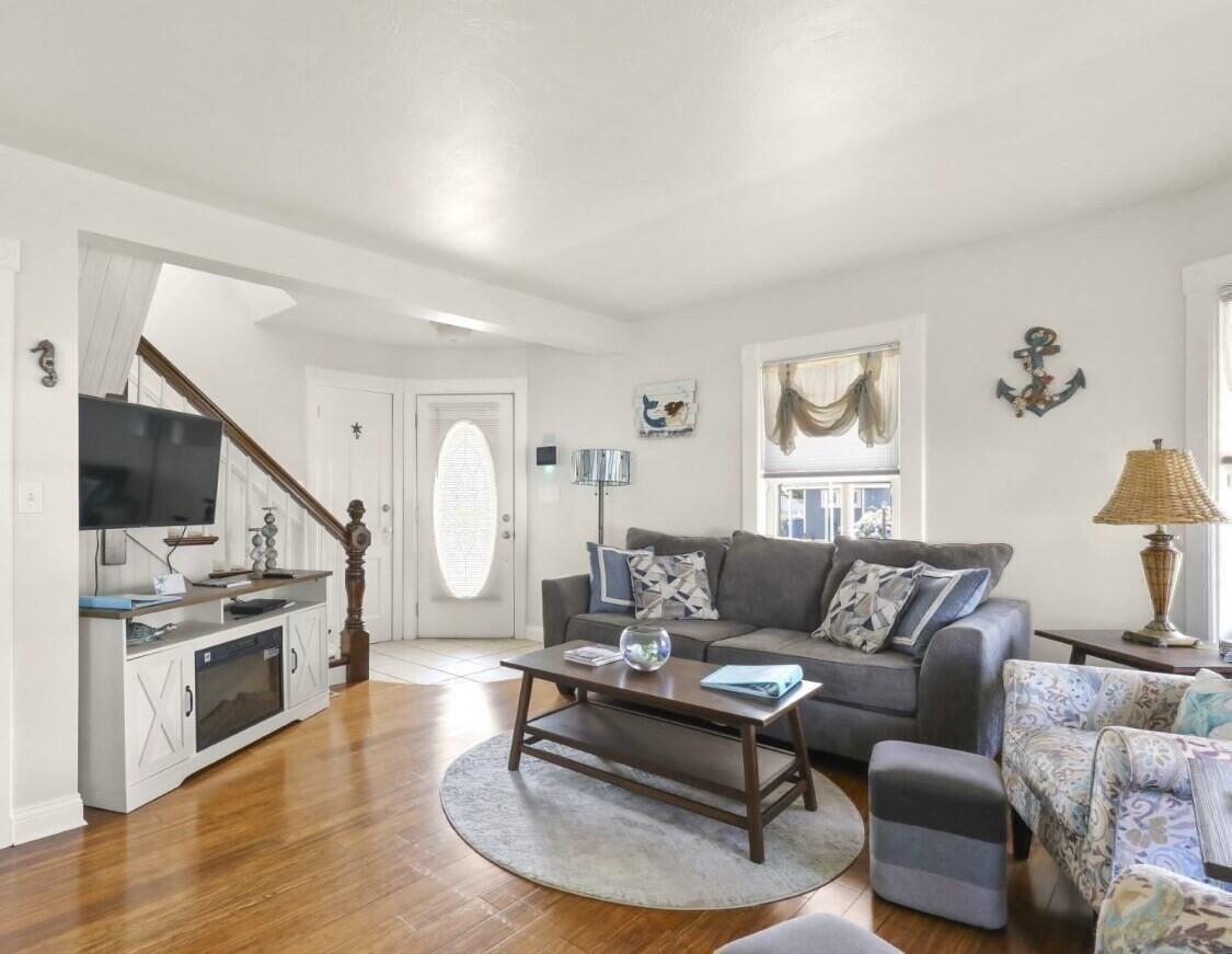 Wareham, Massachusetts, 02571, United States, 3 Bedrooms Bedrooms, ,2 BathroomsBathrooms,Residential,For Sale,1927382
