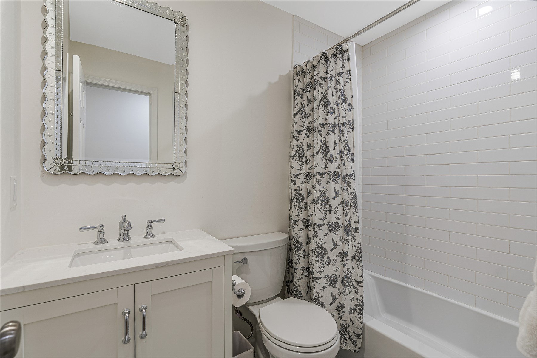  ?Sutton Woods? Beautifully Updated End Unit Townhome - 物件實景