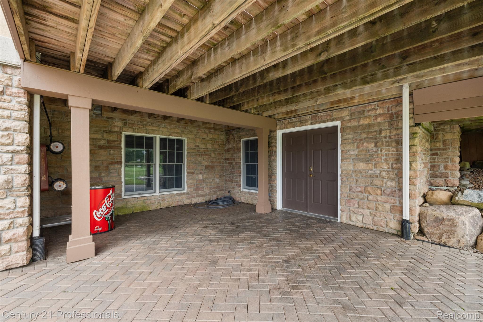 GrandBlanc, Michigan, 48439, United States, 4 Bedrooms Bedrooms, ,5 BathroomsBathrooms,Residential,For Sale,1980457