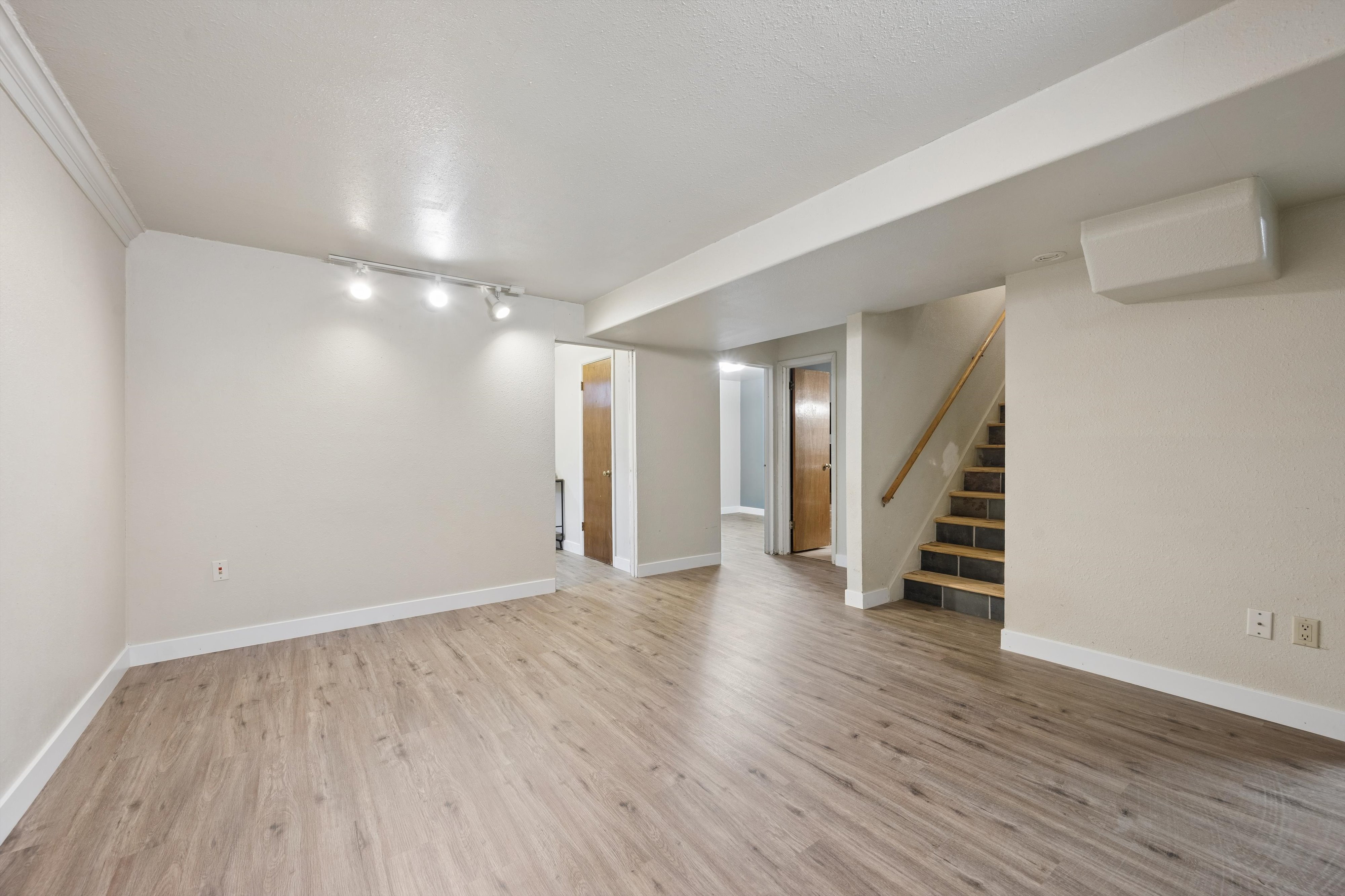  Updated & Spacious Ranch Home with Finished Basement - 物件實景