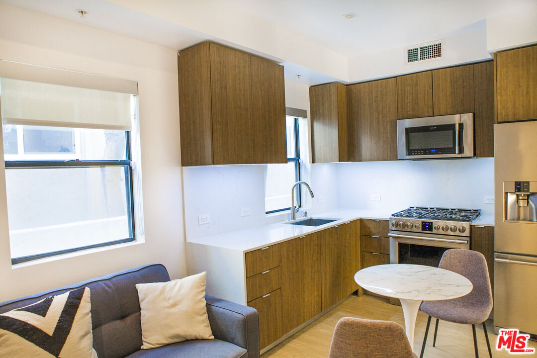 Los Angeles, California, 90049, United States, 27 Bedrooms Bedrooms, ,Residential,For Sale,1890269
