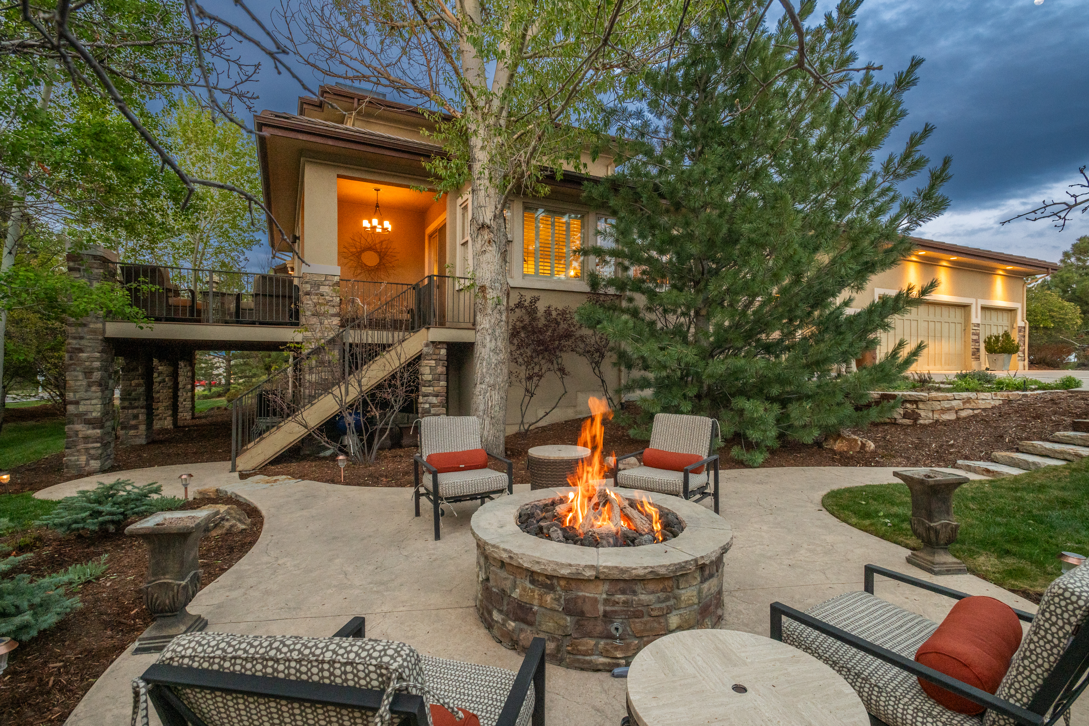  Cul-de-Sac Gem in Gated CPV: Gourmet Kitchen & Main-Level Primary Suite - 物件實景